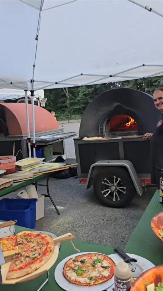 It's COLD out so we're reminiscing about warmer days. Here's a summer throwback to the 40 years of SED celebration at Peter Noyes Elementary this past August. Juliana's pizza ovens are a surefire party pleaser! 🍕
#pizzaoven #mobilepizza #pizzaparty #catering