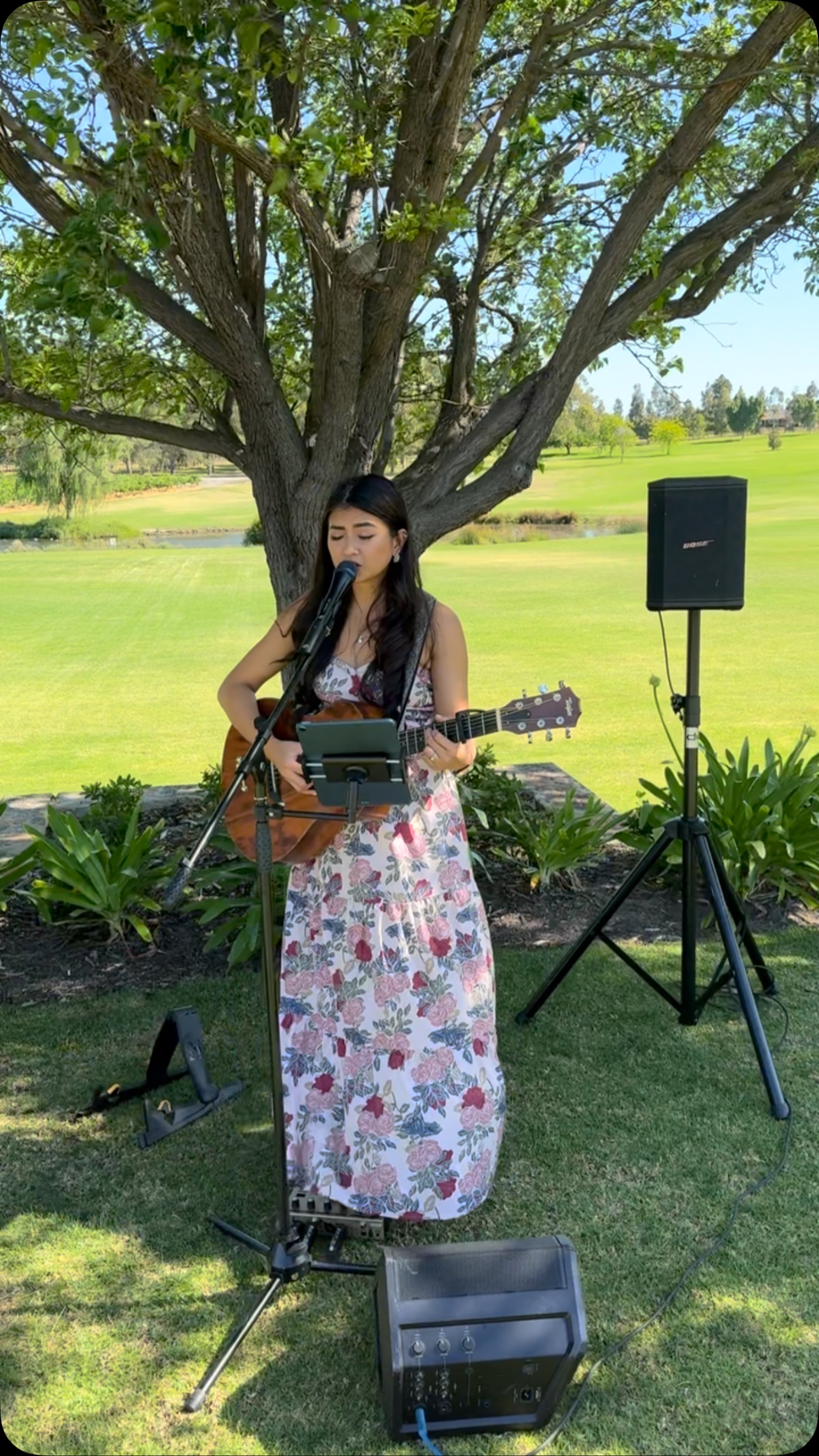 Sound check moments at the stunning @sandalford_wines 🎶✨ Had the honour of performing at a beautiful wedding here, and this venue never ceases to amaze. Here’s a little snippet from my warm-up—feeling so grateful to do what I love in such breathtaking locations. 💍❤️
P.S. If you listen carefully, you can hear my daughter singing along in the background 😂
@sandalford_weddings_
#perthweddingsinger #febreymusic #pertheventsinger #weddingsinger #perthweddings #perthsinger #liveentertainment #perthweddingsingers #perthlivemusic #perthacousticsinger #perthacousticmusicians