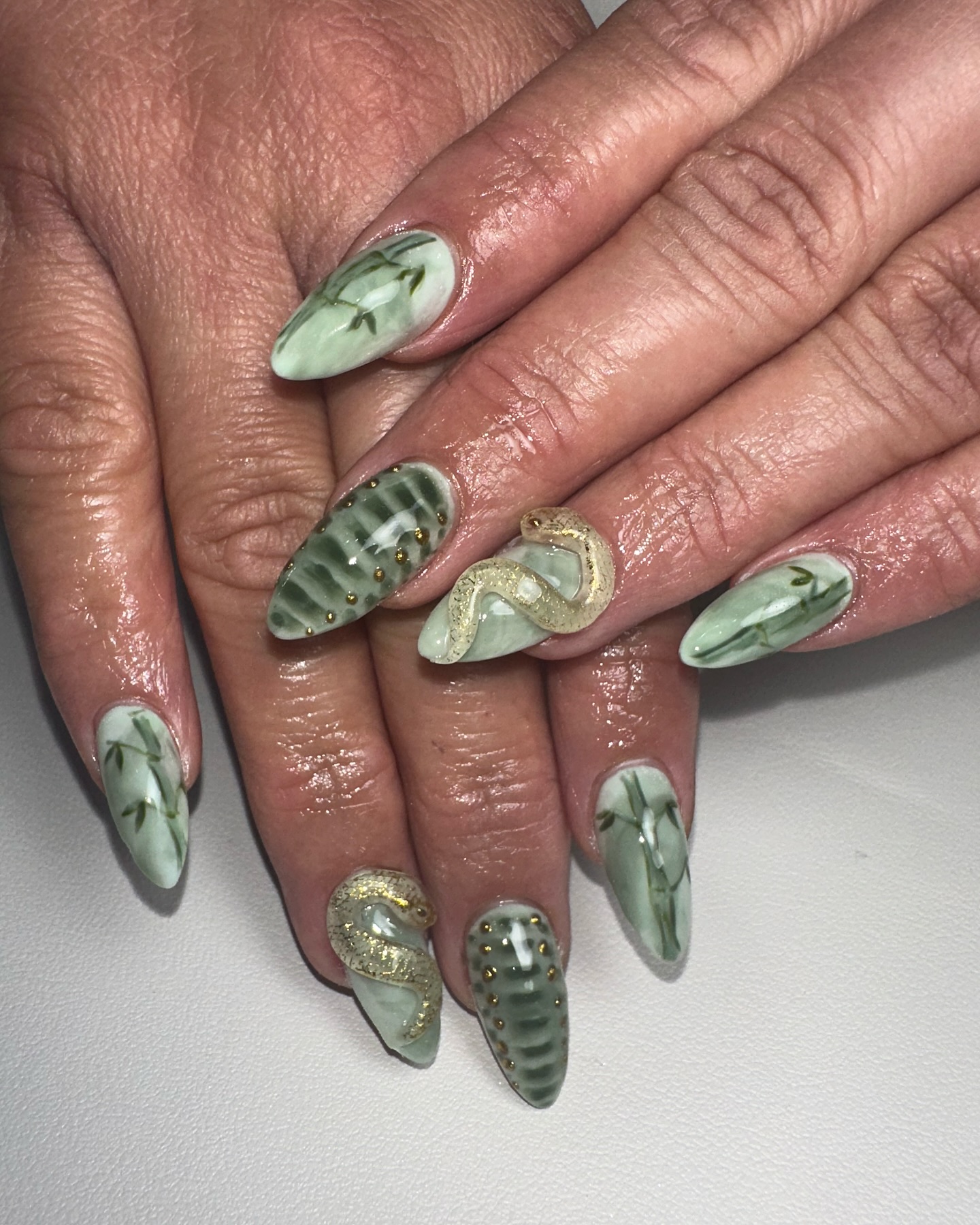 Year of the 🐍 #2025
Jade with bamboo ❤️
@coutureclawshawaii
#yearofthesnake #chinesenewyearnails #lunarnewyearnails #hawaiinails #hawaiinailsalon #konanails #bigislandnails #snakenails