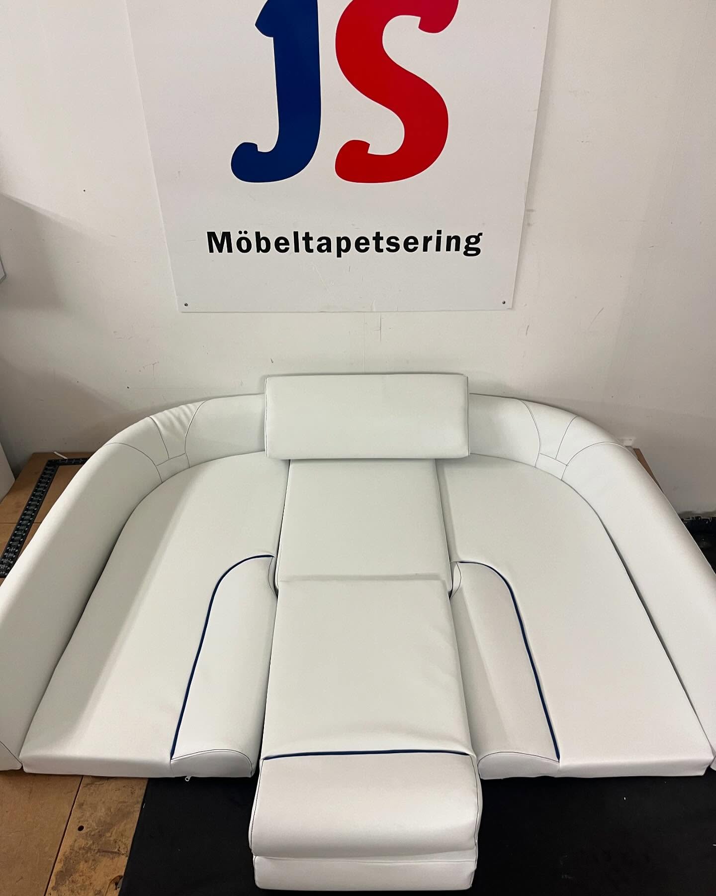 #båtdynor #båtrenovering #möbeltapetsering #möbeltapetsering