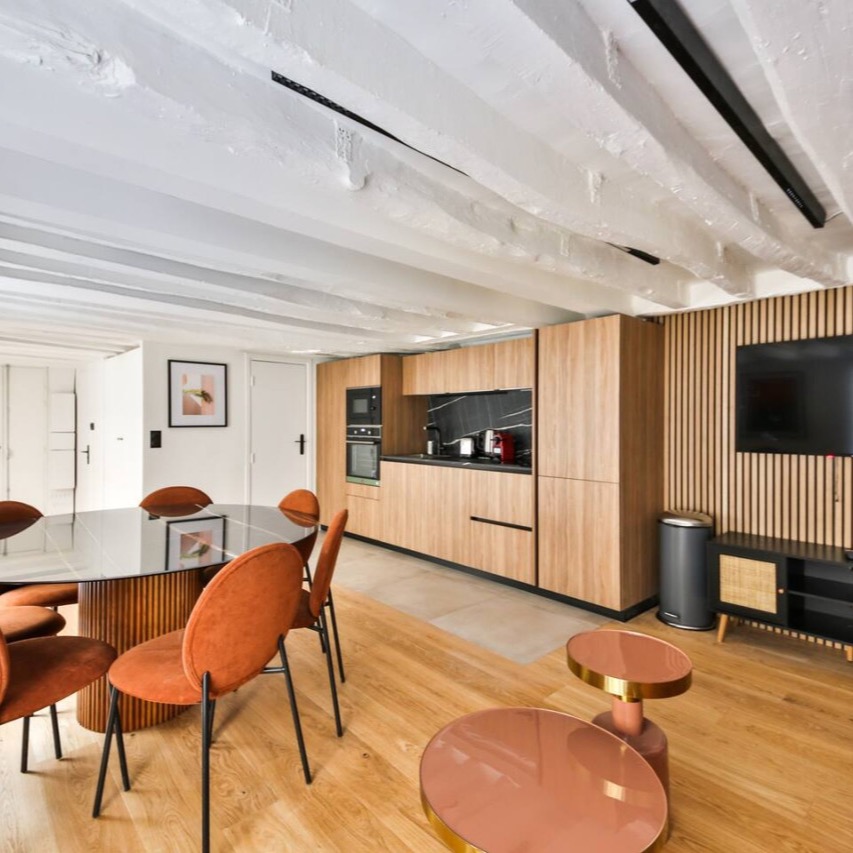 ✨🏠 Superb three-bedroom apartment, ideal for 8 people.
Located in the most chic district of Paris, designed by a renowned architect, with an optimized and fully equipped space, including air conditioning.
Less than 2 minutes walk from Galeries Lafayette, Place de la Madeleine and the Opera. A real favorite!
🏠 On the 1st floor with elevator
🛋️ Large, spacious and bright living room with a comfortable sofa bed
🍽️ Dining area
📺 TV & Wi-Fi
🍳 A large kitchen equipped with hotplates, microwave, Nespresso coffee machine, kettle
🛏️ 3 comfortable double bedrooms
🚿 2 shower room
🚻 2 independent toilet
🛏️ Folding baby bed available in the apartment
Cozy - Welcoming
http://www.evengestion.com/listings/221085
#realestate #paris #airbnb#Evengestion#rentals#parisstay