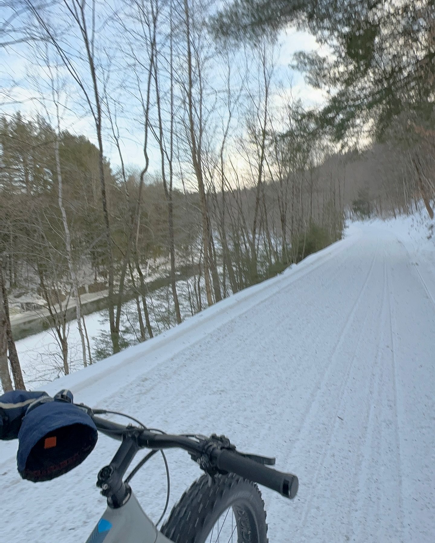 Conditions on the lamoille valley rail trail are in great shape! Shaking the snow globe this week will freshen things up with some winter magic ❄️
Get outdoors and enjoy!⛄️⛷️❄️🚲🐾✨
#winteractivities #wintercycling #winterbiking #getoutdoors #donthibernate #lamoillevalleyrailtrail
#stowevt #smuggs
#winterinvermont