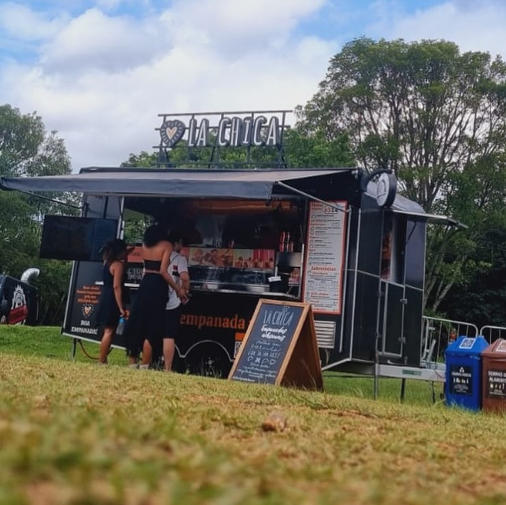 A Arena de Verão da Mix já começou e a La Chica tá ON!
Vem curtir todos os finais de semana de janeiro e fevereiro no Parque Villa-Lobos e aproveitar esporte, música e muiiita EMPANADA! 🥟☀️ @radiomixfm