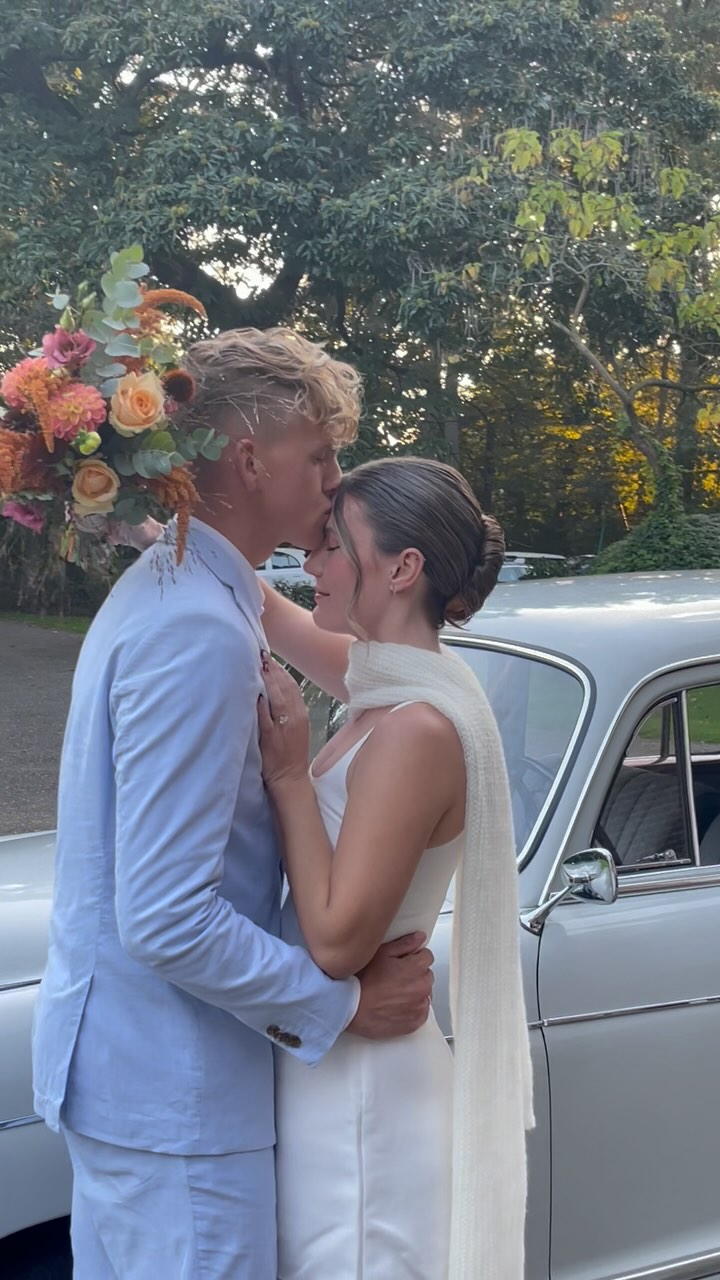 Pov You’re wearing the perfect bridalknit so you’re never cold on your wedding day 🤍❄️
#alpacaknitwear #bridalknitwear #alpacaknitwear #belgischebruid #bruidssjaal #bridalscarf #fallwedding