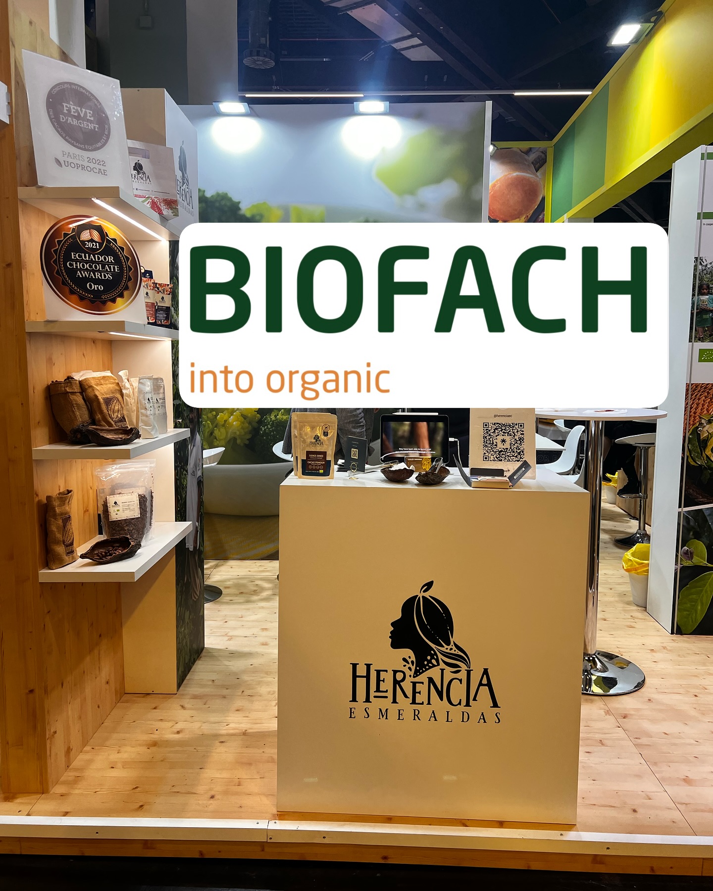 Wir gehen auch dieses Jahr wieder auf Biofachmesse!
Ein Ort, an dem nachhaltige Ideen, innovative Produkte und leidenschaftliche Menschen zusammenkommen – und wir sind mittendrin. Mit unseren hochwertigen Kakaoprodukten möchten wir zeigen, wie fairer Handel und purer Genuss Hand in Hand gehen.
Freu dich auf spannende Einblicke in unsere Welt, inspirierende Begegnungen und die Möglichkeit, unseren Kakao hautnah zu erleben. Wir können es kaum erwarten, Teil dieses besonderen Events zu sein und unsere Vision zu teilen.
Bleib dran – wir nehmen dich mit auf unsere Reise!
#Biofach2025 #Nachhaltigkeit #FairerHandel #KakaoLiebe #lachocolatera #PurerGenuss #BioKakao #NachhaltigerGenuss #herenciaesmeraldas