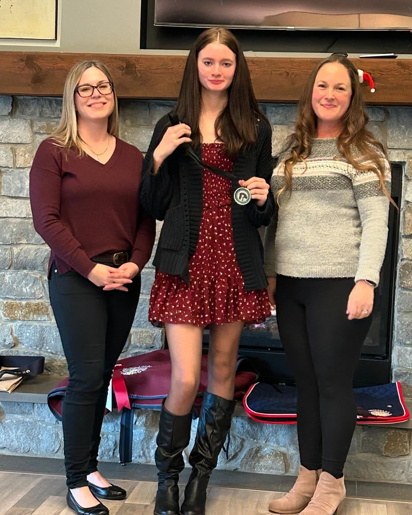 Some great photos of our Medal 🏅 Winners that were able to attend the DBC AGM and Awards!
Pictured here are @em.dressage_3 @gwendolyn_equestrian @ella_g_equestrian @acw.dressage_ @rosiesponies_jrb christina.boddy @christie_w @wcddp @dressagebc