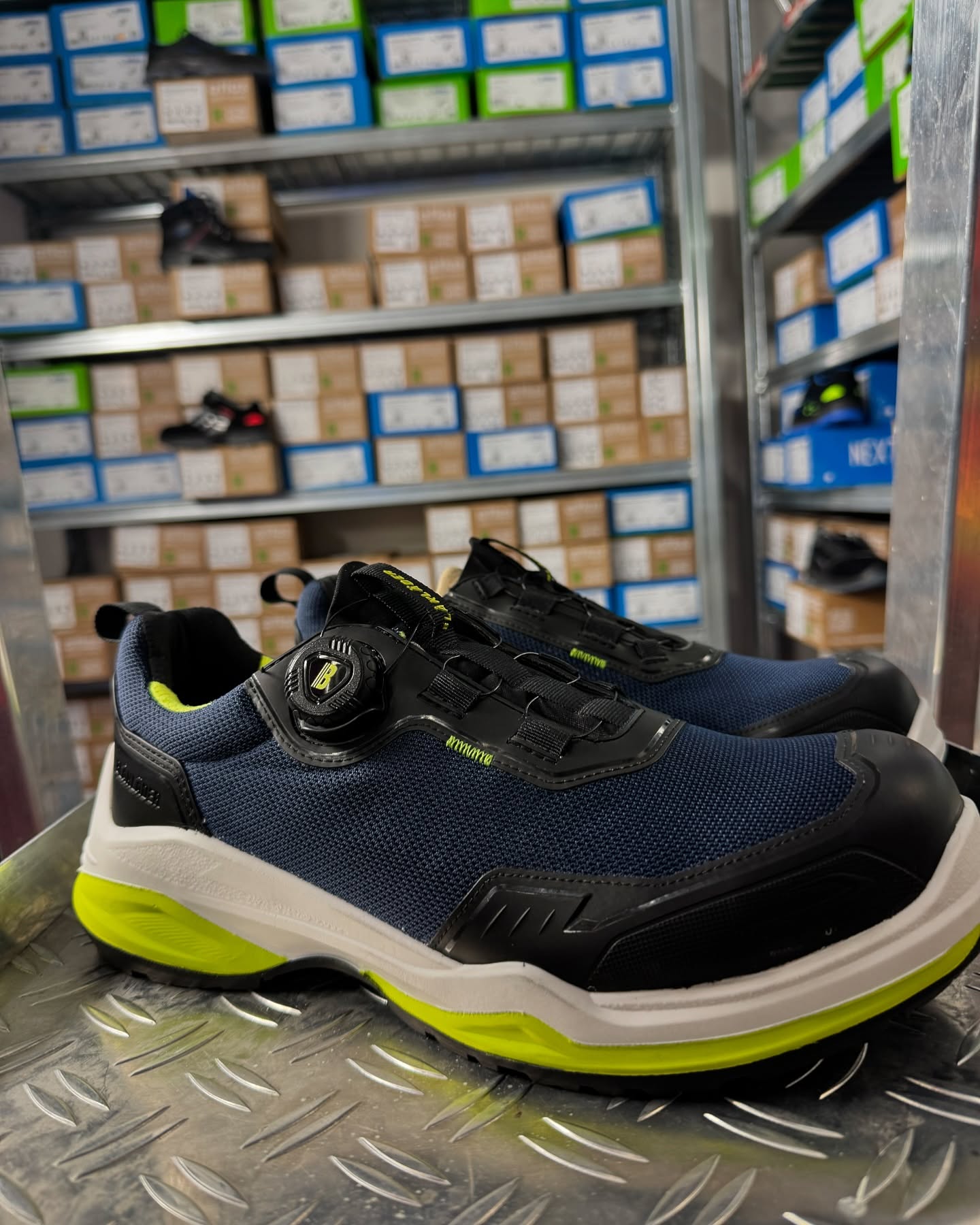 👟 Schutz trifft auf Style! Die Blåkläder Striker S3 Sicherheitsschuhe sind nicht nur extrem robust, sondern sehen dabei auch noch richtig gut aus. Perfekt für alle, die bei der Arbeit alles geben und dabei keine Kompromisse bei Komfort und Design eingehen wollen. 💪
✅ S3-Sicherheitsstandard
✅ Wasserabweisend & atmungsaktiv
✅ Ultraleichter Tragekomfort
Mach dein Arbeitsoutfit komplett – mit Blåkläder Striker S3! 🔥
#Blåkläder #Sicherheitsschuhe #Workwear #StyleundSchutz #Arbeitskleidung #StrikerS3