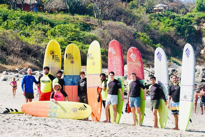 Celebrando su despedida de Soltero en Puerto, surf también es una buena opción 🤙🏄🏽♂️
#puer