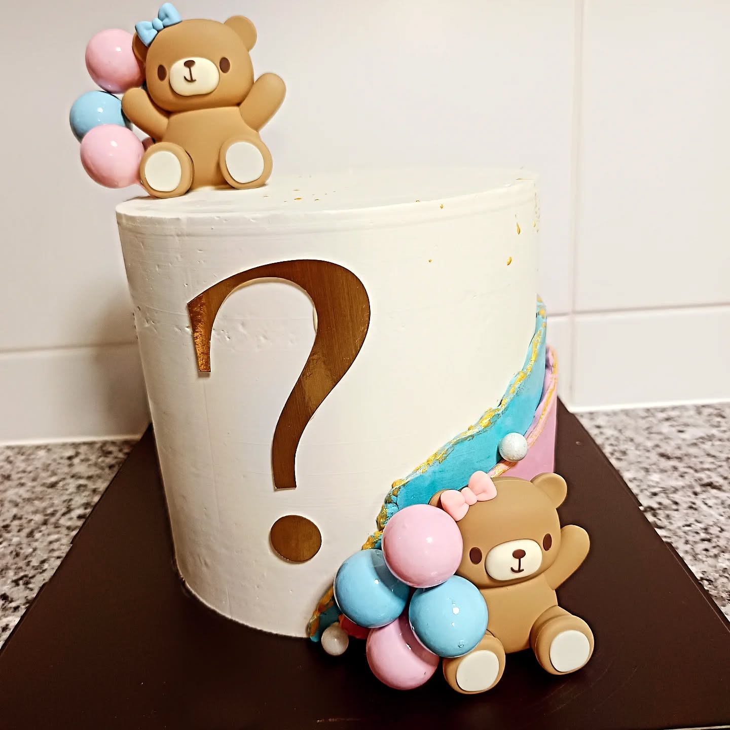Qui suis je?
#cake #genderreveal #révélationsexebébé #babyboy #babygirl #patisserie #gateauxsurmesure #Mannevillette #montivilliers #lh #lesgateauxdenoe