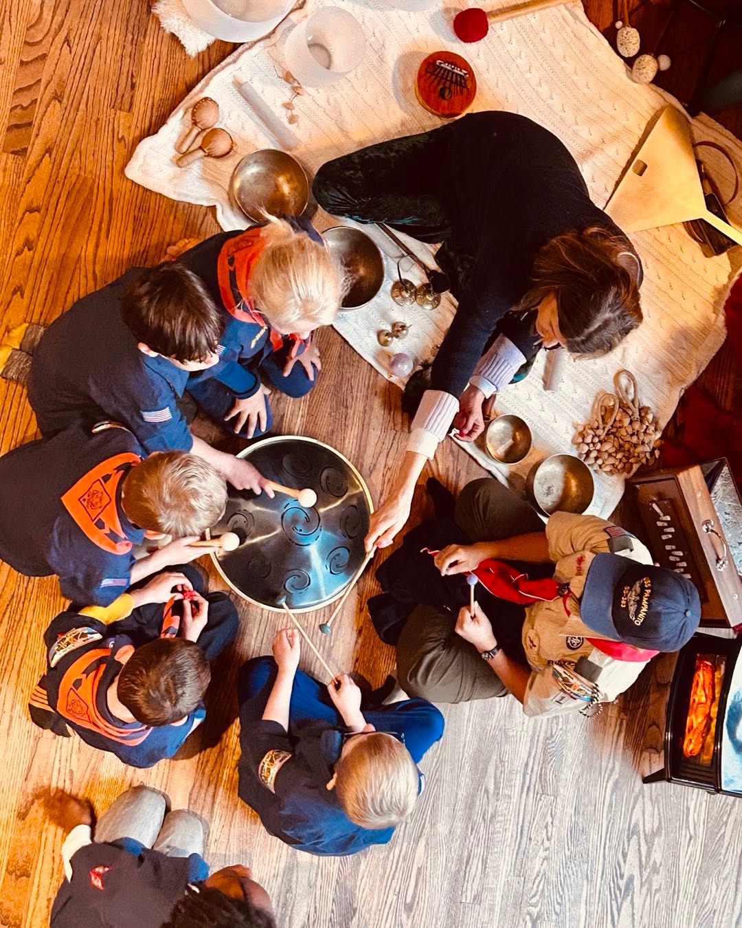 For our “reverence” Tiger and Lion belt loop, we were blessed with the incredible talents of Lisa, a magical sound healer and breath work and meditation expert. The kids played ancient instruments, learned breathing techniques and how to listen to their inner voice. 🙏🏻