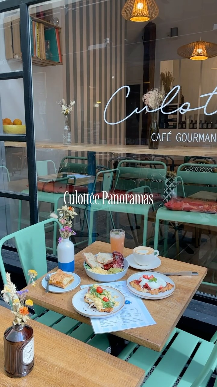 Culottée Panoramas 🩷
Bientôt 5 ans et demi qu’on vous accueille dans ce petit café si cosy. Une ambiance comme à la maison, des produits gourmands, un emplacement unique dans le passage des panoramas. Le premier des cafés Culottée.
Une place spéciale dans mon cœur. Et vous quel est votre café préféré ?
Ps: vidéo non contractuelle, je ressemble actuellement à une 🐳
#brunchparis #culotteecafe #breakfastparis #coffeeshopparis #paris2