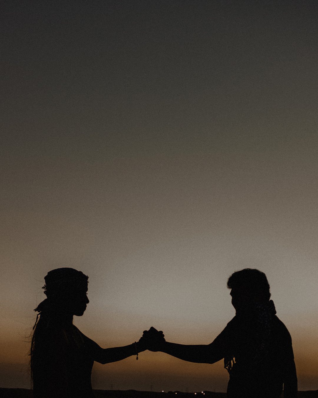 a love letter from the desert💌
destination wedding| wedding in dubai| dubai elopement| intimate wedding| desert wedding| boho wedding| budapest wedding photographer| 婚纱摄影师|婚礼摄影师|dubai wedding planning| dubai wedding planner| dubai engagement|