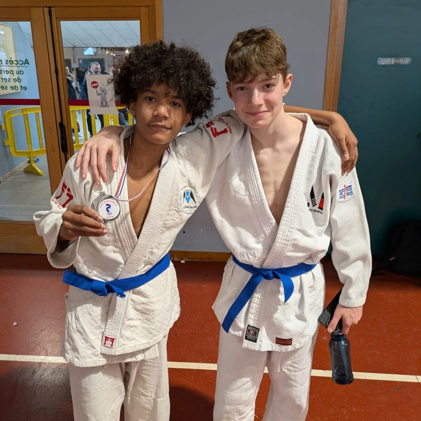 " FIERS DE NOS ATHLÈTES !
Audrey, Vincent et Clément ont brillé aux Interdépartementaux de Faverges et se qualifient tous pour les demi-finales des Championnats de France ! Un grand bravo à toute l'équipe et au Coach Jérémie pour ces résultats exceptionnels. #judo #martial #interdepartemantaux #qualifies #fierté"