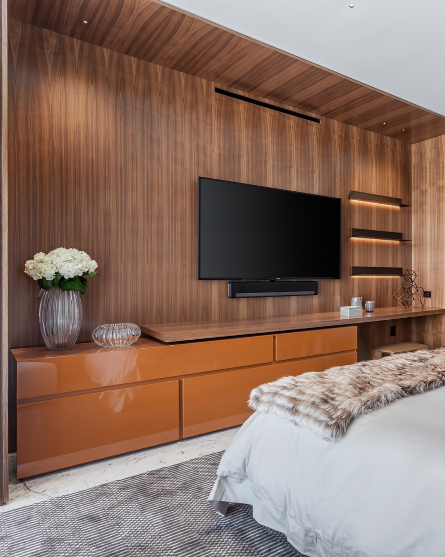 Customization takes exclusivity to a new level. ✨ This master bedroom was designed to be a true retreat of elegance, where the sophistication of natural wood details, built-in lighting, and refined textures come together to create a unique and inviting atmosphere. Every detail was carefully crafted to reflect the client’s lifestyle, blending functionality with design.
What detail of this project captivates you the most?
✨
Design: @webossadesign
Project: @brickellflatiron
•••
#custommillwork #brickell #brickellflatiron #luxuryliving #webossa #pantone2025 #mocamousse