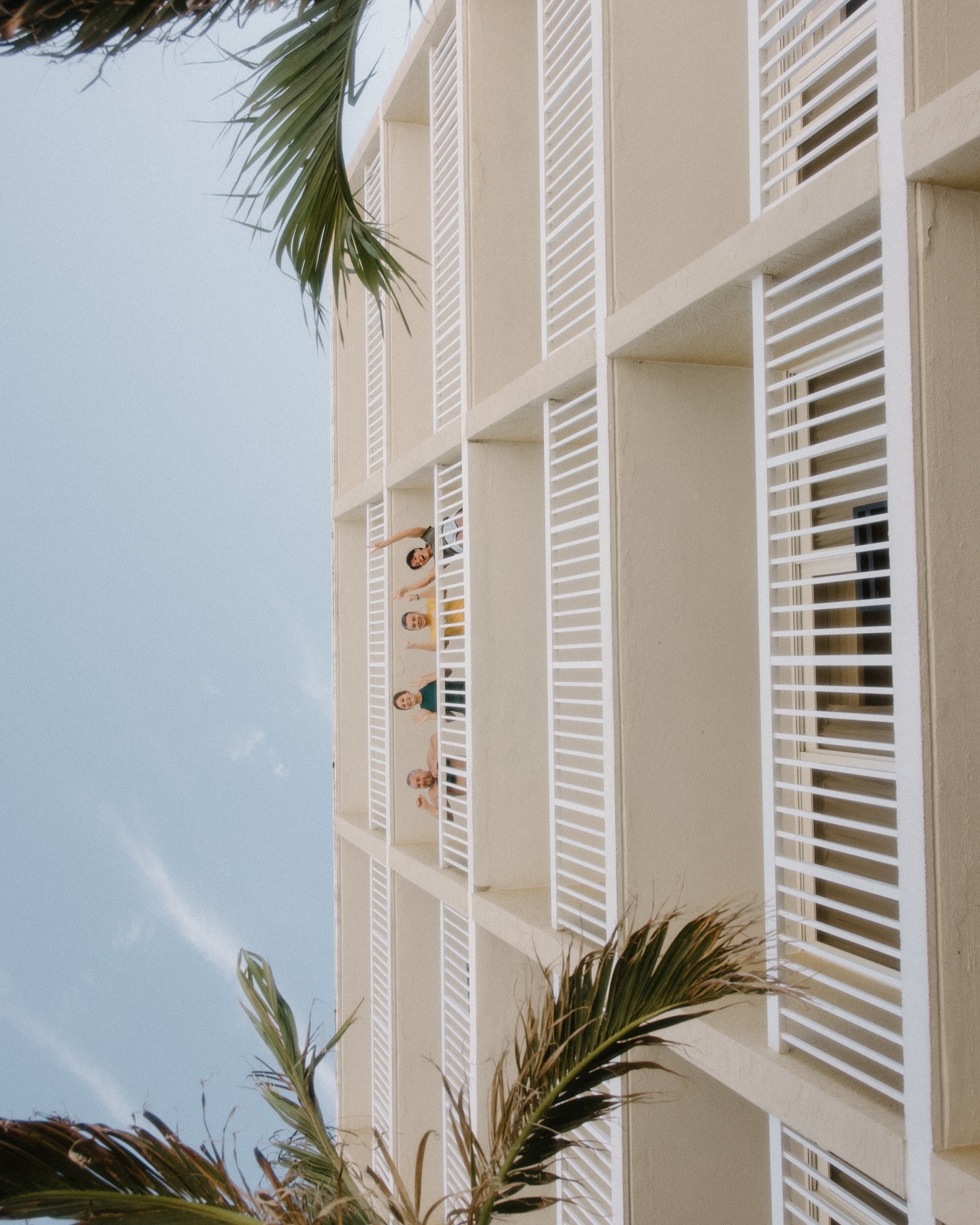 the friends waiting, watching, and cheering them on from the hotel balcony when she says yes to forever
⠀⠀⠀⠀⠀⠀⠀⠀⠀
the family that secretly flew in from Maine for the moments of elation following the surprise
⠀⠀⠀⠀⠀⠀⠀⠀⠀
intimate yet shared
a good day with great people
⠀⠀⠀⠀⠀⠀⠀⠀⠀
Brett & Whitney’s proposal will live rent free in my head forever