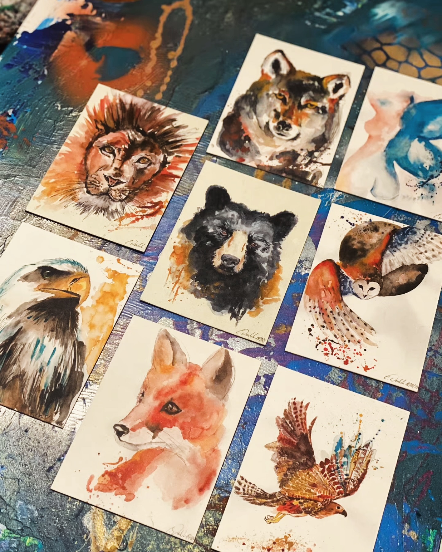 Krafttierkarten – Verbinde dich mit der Weisheit der Tiere
Bald erhältlich bei lachocolatera.de: Hochwertige Krafttierkarten, handgefertigt auf Holzschliffpappe, die mit ihren ausdrucksstarken Motiven die Kraft und Symbolik der Tiere zu dir bringen.
Perfekt als liebevolle Botschaft, inspirierende Dekoration oder persönlicher Begleiter für deinen Alltag.
Welches Tier ruft dich? 🐾 Lass dich von der Magie der Karten inspirieren und finde dein Krafttier.
#Krafttierkarten #lachocolatera #Verbundenheit #Achtsamkeit #Nachhaltigkeit #Tiersymbolik