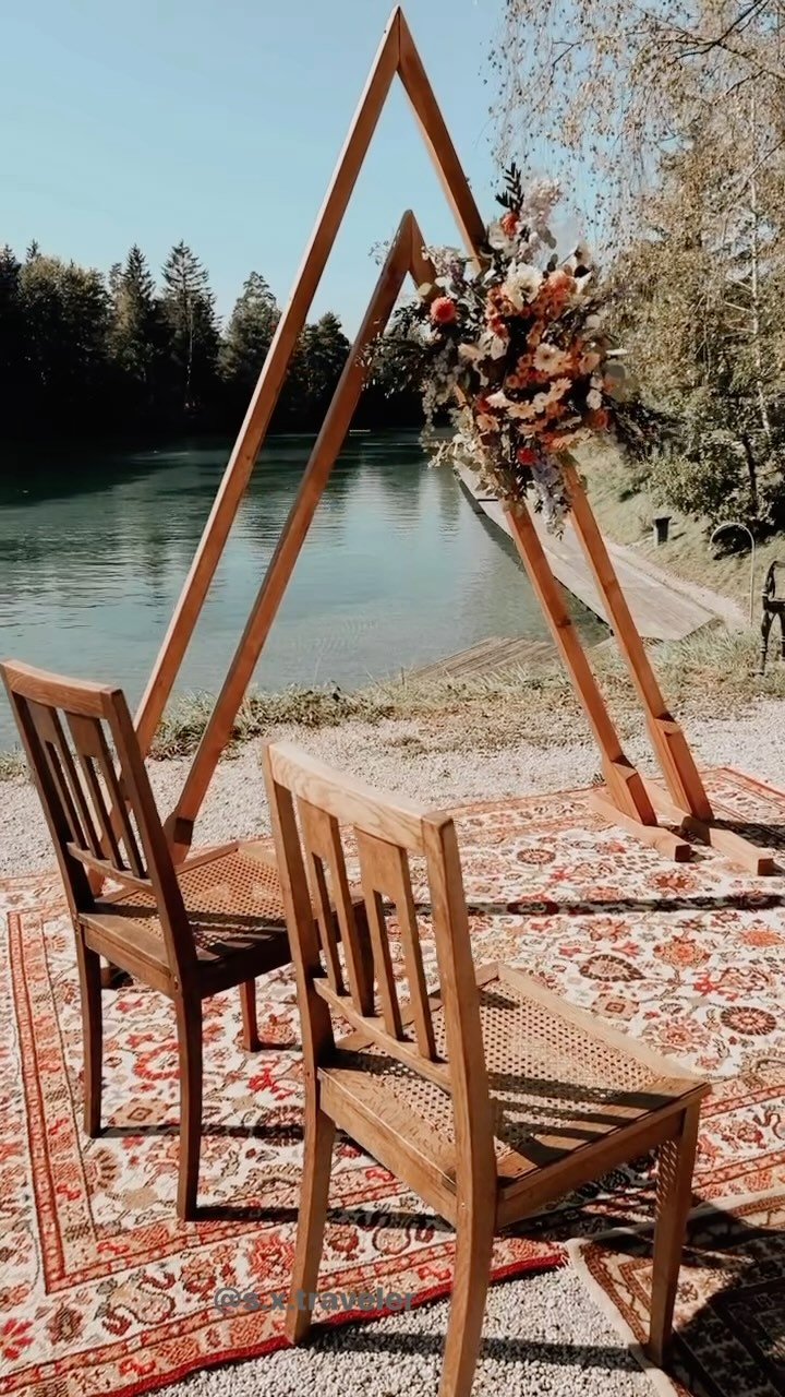 FREIE Trauungen ✨🧡 Ein magischer Moment, nur für euch! Viele dieser Trauungen durfte ich schon mit meiner Deko begleiten und diesen besonderen Augenblick noch ein wenig schöner zu machen. 😉
Ob im Boho Style, romantisch mit verschiedenen, farbigen Stoffen oder einfach nur mit Blumenschmuck: In meinem Dekoverleih könnt ihr einige schöne Designs mieten.
Wie würde eure Freie Trauung aussehen? Schreibt mir das gerne in die Kommentare. ✨🧡👇🏻
#freietrauung #freezeremony #trauung #freiezeremonie #freierednerin #bohostyle #weddingaustria #heirateninösterreich