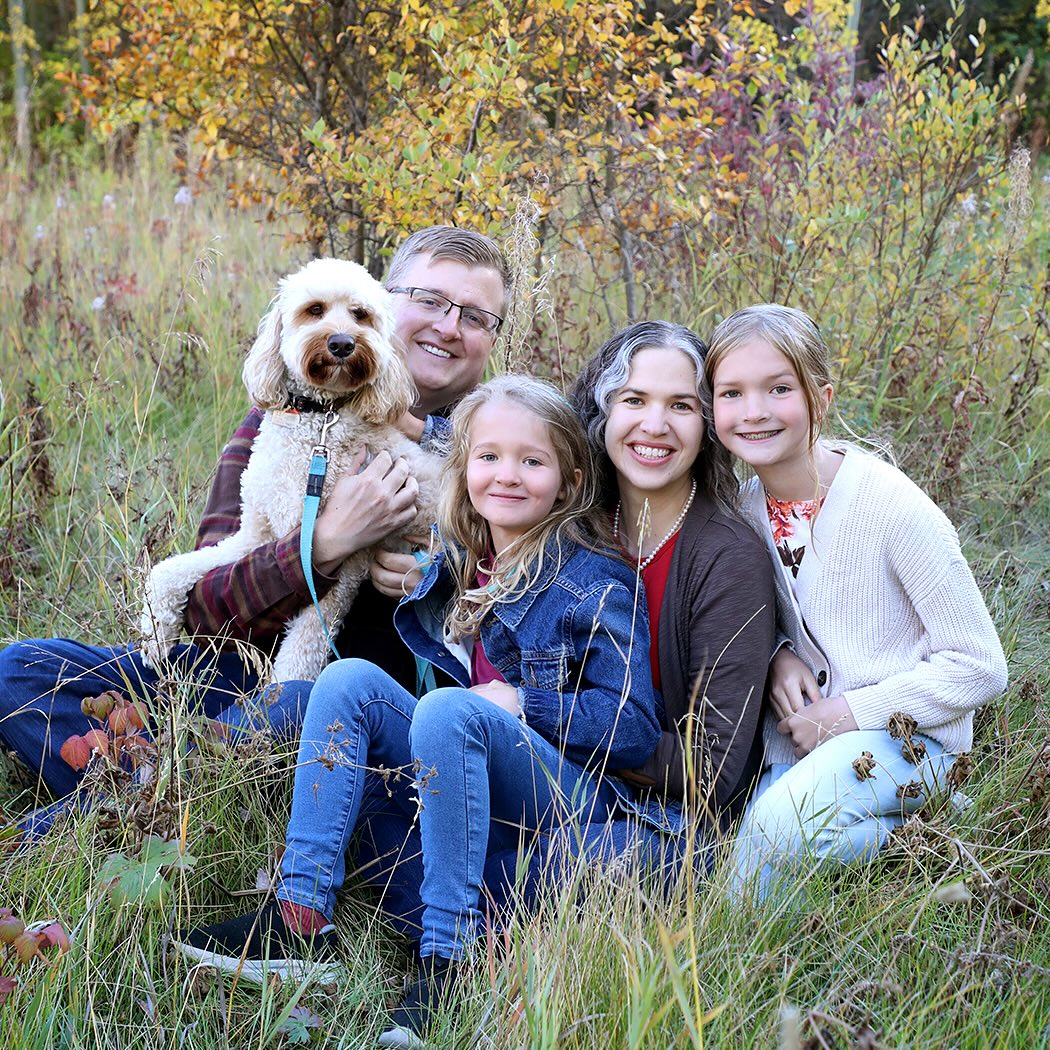 Before the snow flies, here is a little #throwbackthursday of some shoots this fall. Missing the pretty colors š„° #yycphotographer #yycfallphotos #calgaryphotographer