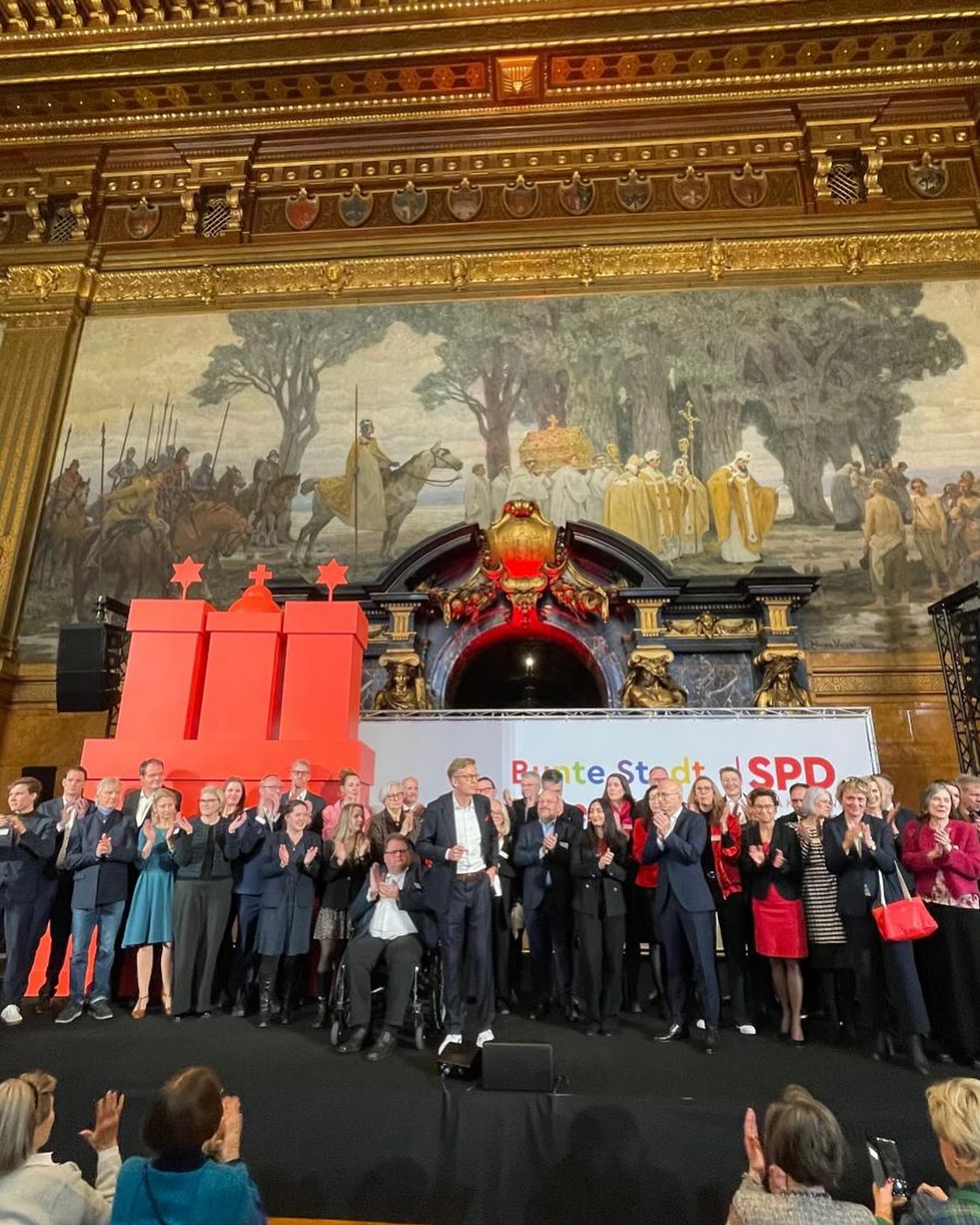 Neujahrsempfang der SPD-Bürgerschaftsfraktion heute im Festsaal des Rathauses. Mit Reden von unserem Fraktionsvorsitzenden @dirkkienscherf. Staatsministerin @reem.alabaliradovan und unserem Ersten Bürgermeister @peter.tschentscher.