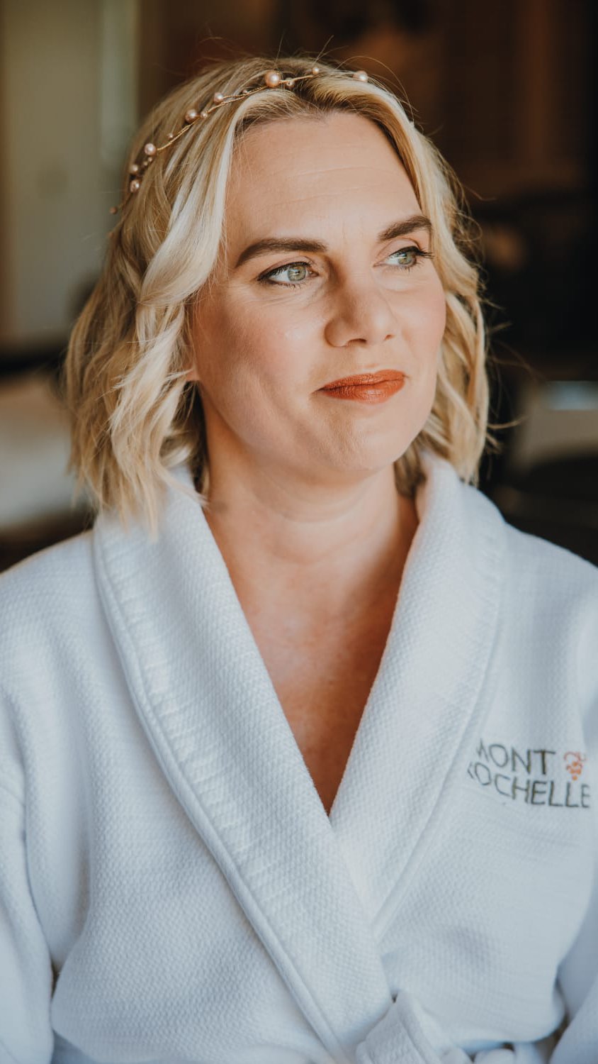Swoon Worthy Bride Celeste married her soul mate in the rolling hills of Mont Rochelle in Franschoek late December.
Photographer: @klaradesignphotography
Venue: @montrochellehotel
#hair #capetown #bridalmakeup #southafrica #fyp #makeupartist #bridestyle #bride #franschoek #weddingvenues #stellenbosch #makeupartistsworldwide