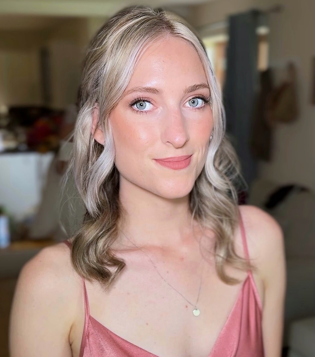 Peach Girl Glam: 2024’s trend that’s definitely here to stay in 2025 🍑✨
#PeachMakeup #BridesmaidGlam #2025MakeupTrends #SoftGlamLook #WeddingMakeupIdeas #BridesmaidBeauty #PeachyGlow #TimelessGlam #MakeupInspo #NaturalGlam #FlawlessFinish #WeddingSeasonReady #MakeupForBridesmaids #2025BeautyTrends #GlowUpVibes #sussexwedding #sussexmakeupartist