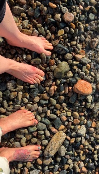 Is everything too much right now? We are here to hold your hearts and soles. Please reach out. Jen@balancedroots.ca and handstohearttherapy@gmail.com #traumawisdom #coldplunge #selfcare #selflove #community #reflexology #registeredclinicalcounsellor #handstoheart #balancedrootsrelfexology