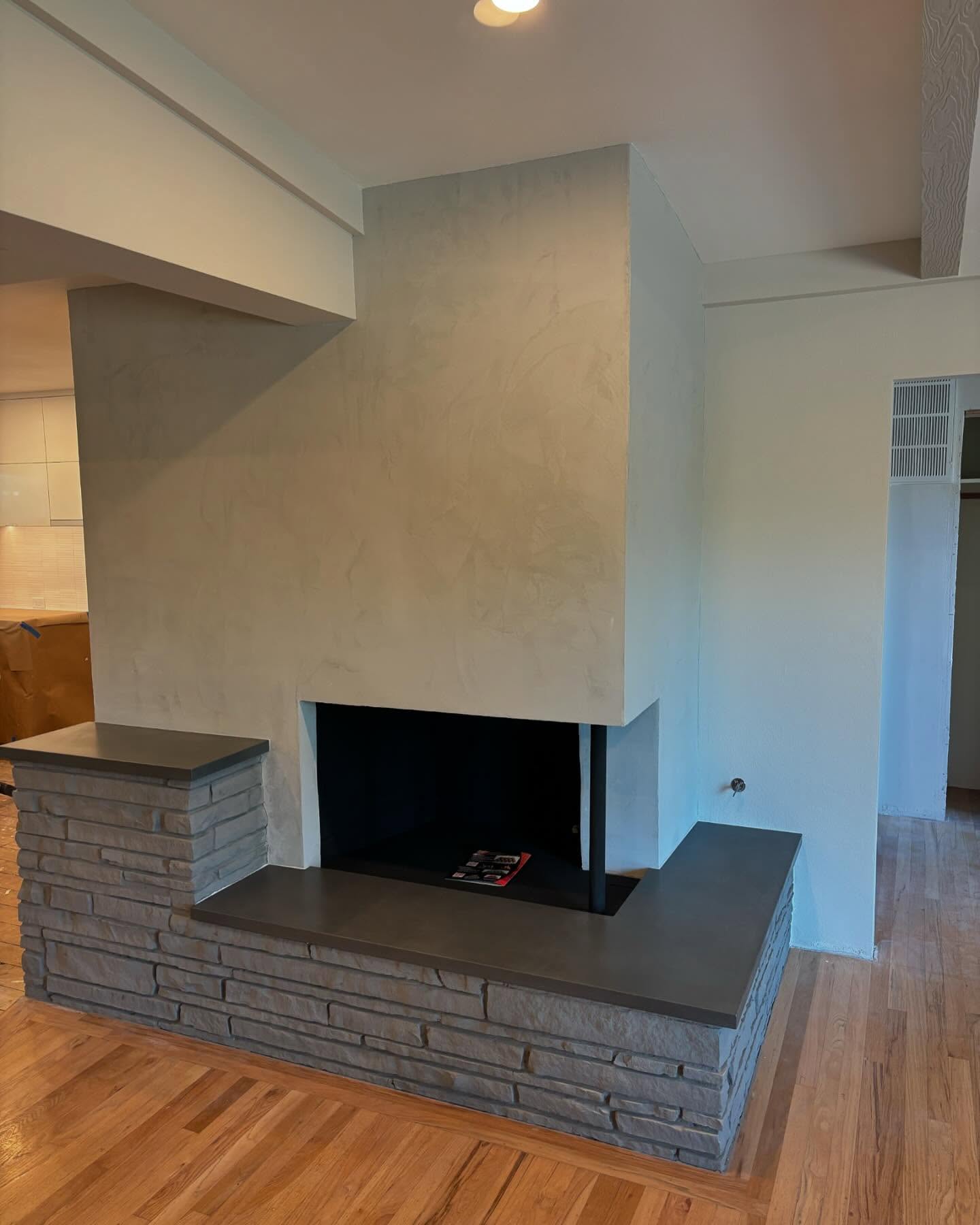 New concrete tops to finish off this fireplace remodel for @zannafullerdesign #concrete #concretehearth #fireplaceremodel #concretecountertops #chico #keepitlocal #bergstromconcretedesigns #kodiakpro