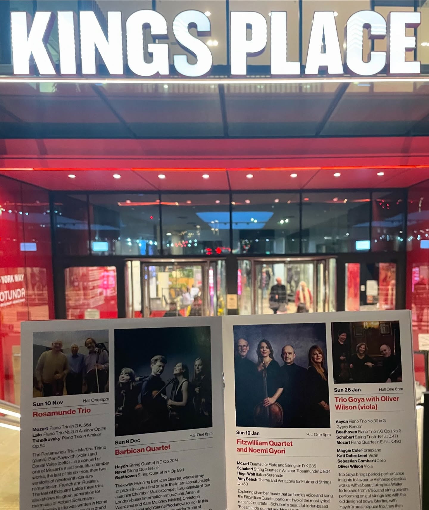 Just a few more hours to go until our first concert of 2025! ๐ป
Weโre delighted to begin the year with an unforgettable evening of lyrical melodies and timeless classics.
Join us for the very first concert of 2025:
๐
19 January 2025
๐ 6:00 pm โ 8:00 pm
๐ @kingsplacelondon, 90 York Way, London N1 9AG
โจ Featuring:
๐ป Fitzwilliam Quartet @fitzquartet
๐ผ Noemi Gyลri (flute) @noemiflute
๐ต Programme Highlights:
- Mozart: Quartet for Flute and Strings
- Schubert: String Quartet in A minor, D. 804, Rosamunde
- Hugo Wolf: Italian Serenade
- Amy Beach: Quintet for Flute and Strings
Immerse yourself in chamber music that speaks to the heart, from Schubertโs moving Rosamunde quartet to Amy Beachโs lush Indian Lullaby.
๐๏ธ Secure your spot for this extraordinary evening.
Find more details and book via the link in bio. ๐
#chambermusic #classicalmusic #london