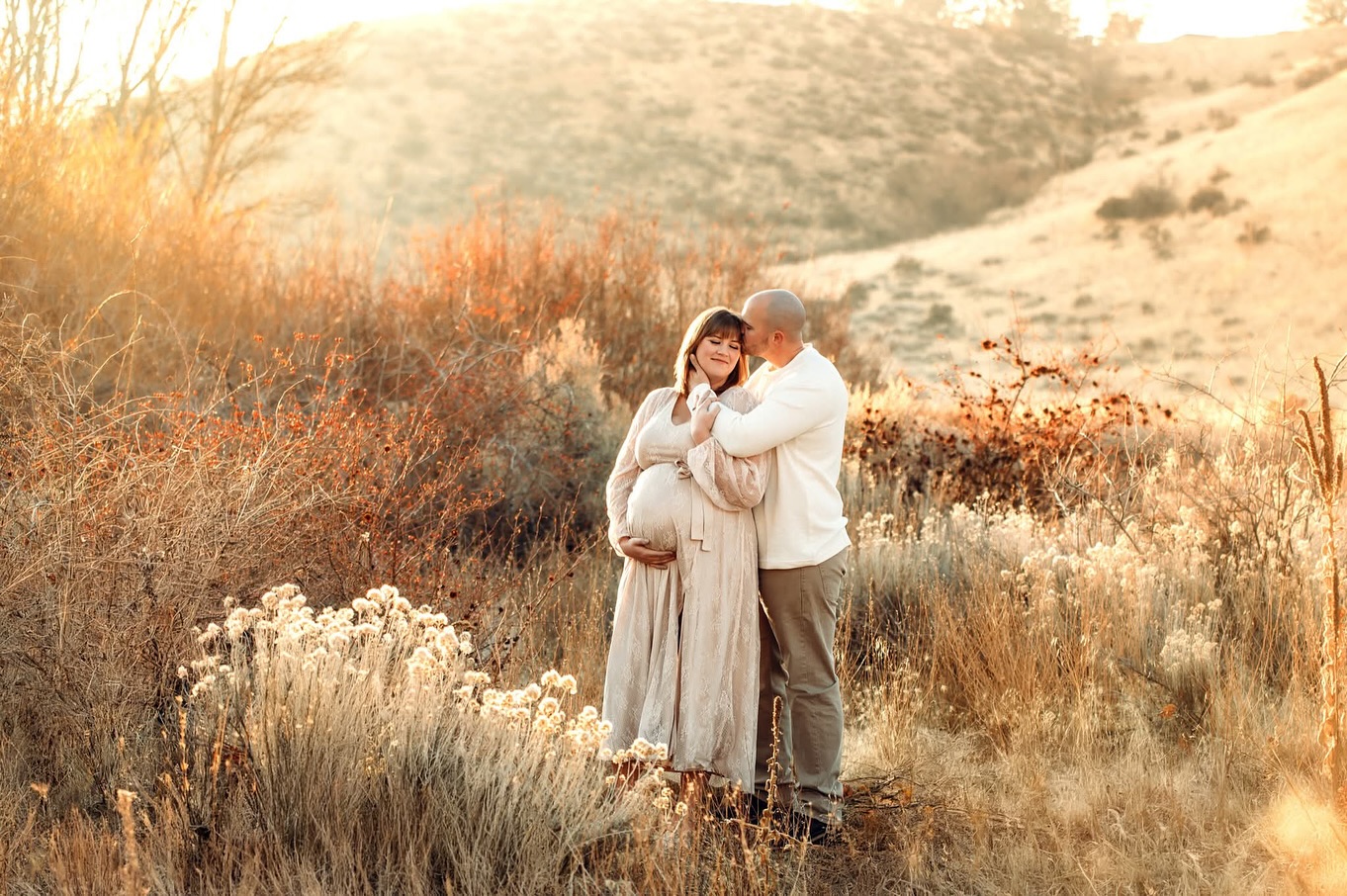 Would you guess this?…
This session was done at the beginning of December! Finding the right location and lighting is what it takes to achieve beautiful photos year round! 😊
#boisematernityphotographer #maternityphotography #outdoormaternityphotography #motherhoodunplugged #sunset #boisephotographer