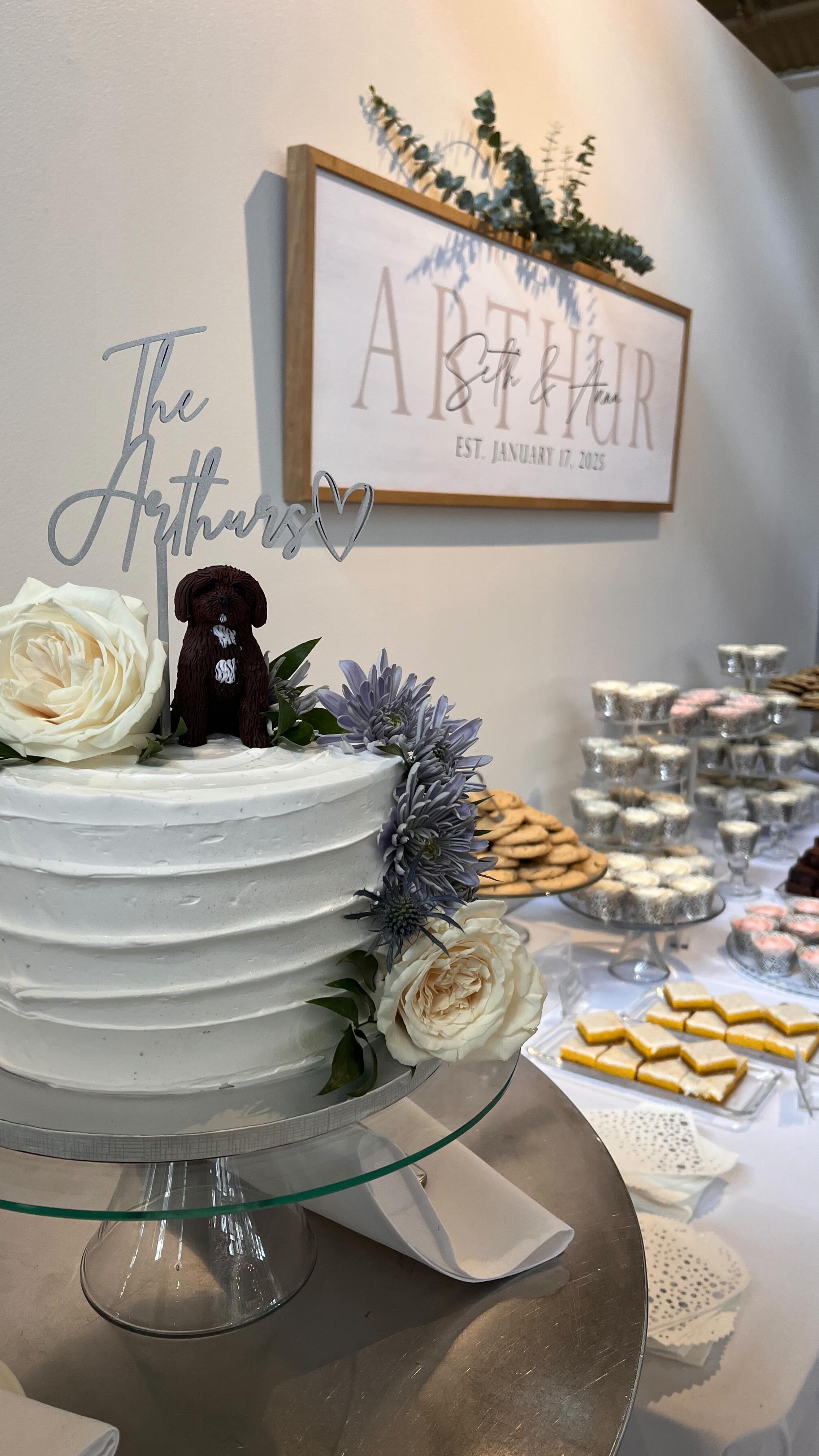 Kicking off 2025 by celebrating Seth and Anna! A perfect sunny day, for a gorgeous winter wedding. Thank you for letting us be a part of your special day 💙
@bakereventsholland
@eventsbyicandy
@planningbymadi