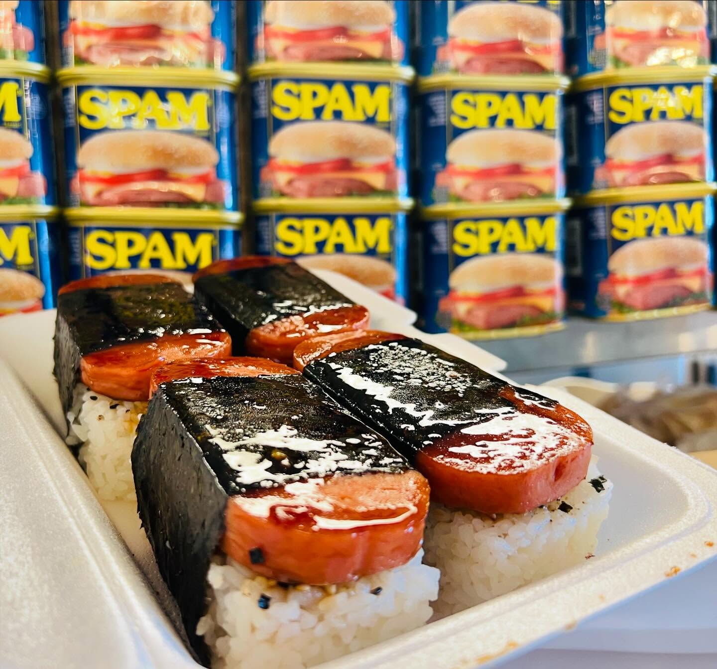 Wants a new game day snack besides wings and ๐? The look you must try our Spam Musubi!!! It's a signature Hawaiian staple that will bring your ๐ day to next level!!!
#nflsunday #sundayfunday #springhilltn #franklintn #spammusubi #hawaii #brentwoodtn ##nashvilletn