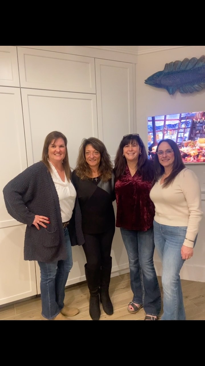 New Years Eve recap! We had such a fun night celebrating with close family friends Caffe Alanno style with Karen’s HOMEMADE LEMONCELLO 🤍✨ Hope everyone is settling into the new year; we’re exciting about the all the upcoming opportunities for Caffe Alanno is 2025!🙏🏼🙌🏻
#caffealanno #newyearseve #newyears #newyear #2025 #italianamerican #GRANITA #lemoncello #familyfriends