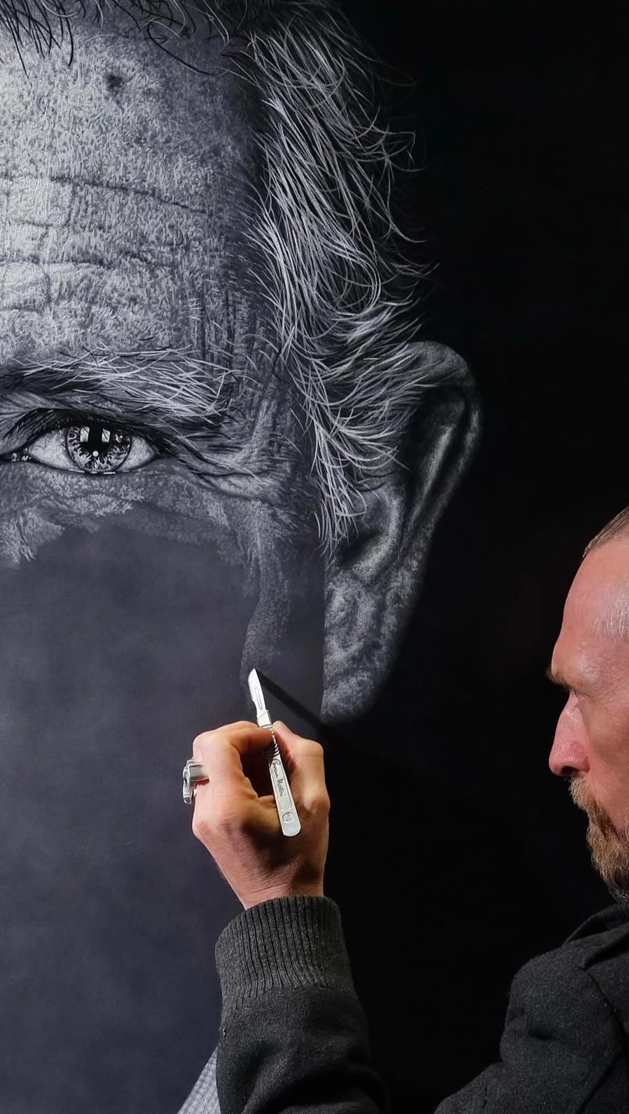 “Mark Evans. This is one of the greatest artists’s, in the world.” – Governor Schwarzenegger
The Arnold Portrait recently sold for $425,000 USD, for the benefit of After School All Stars.
The KCIII Portrait will commence an 18-month tour of Ireland and the US this springtime, with a silent auction for the benefit of Big Change running throughout – http://www.galabid.com/kciii
Mark Evans. The ultimate master, where seeing is absolutely not believing 🤯
@markevans.studio
@bigchangecharity
#markevans
#arnie
#britishpoloday