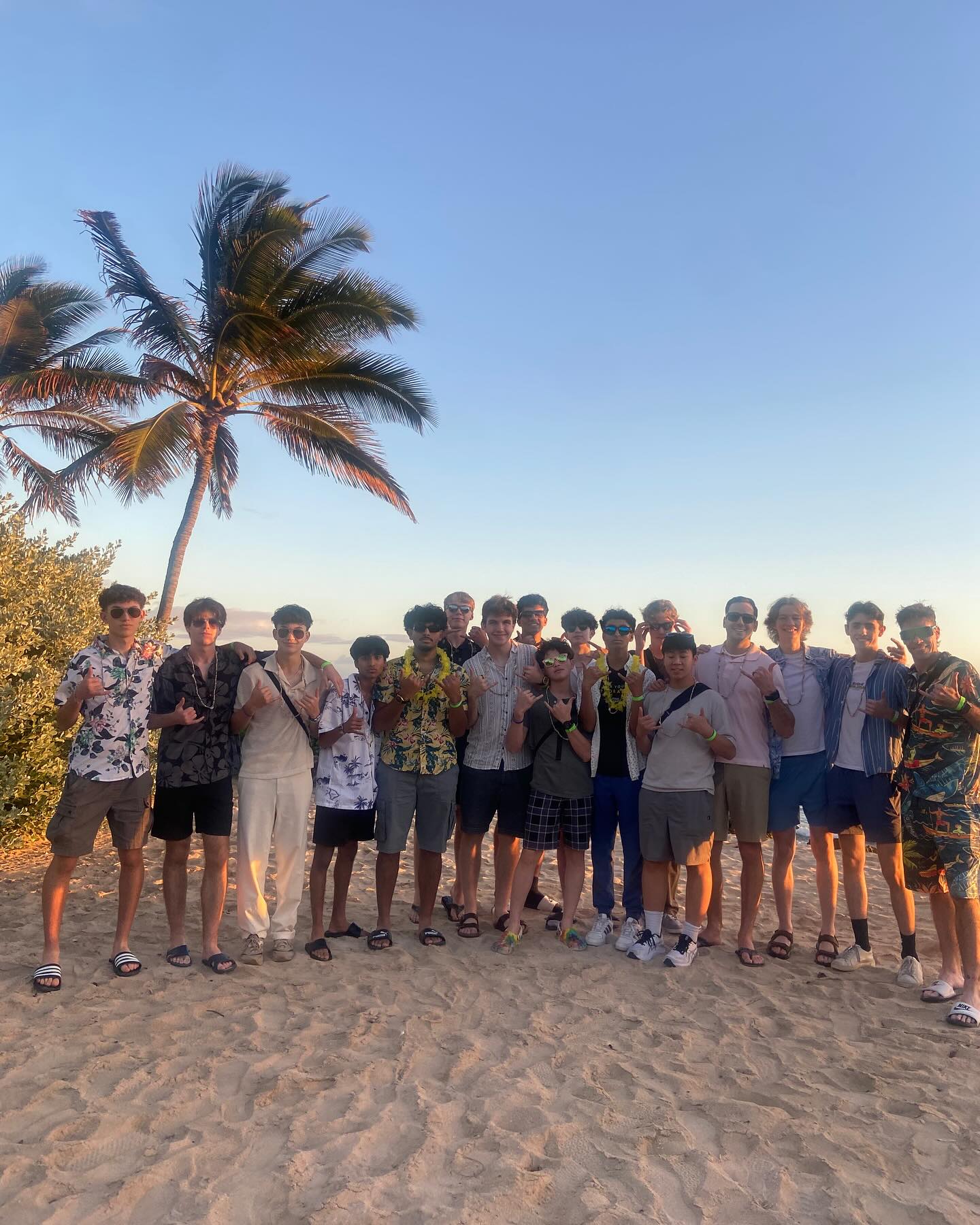 From scenic hikes and snorkelling in turquoise waters to relaxing on iconic beaches and immersing yourself in a traditional luau, #Hawaii is full of unforgettable moments. 🌊🌴
Visit our website (link in bio) to learn more about some of the activities we recommend doing on your Hawaii tour.
*Boys volleyball team from Westmount Charter School (Calgary, Alberta) in Hawaii Nov 2024
#sportstravel #teambuilding #youthathletes