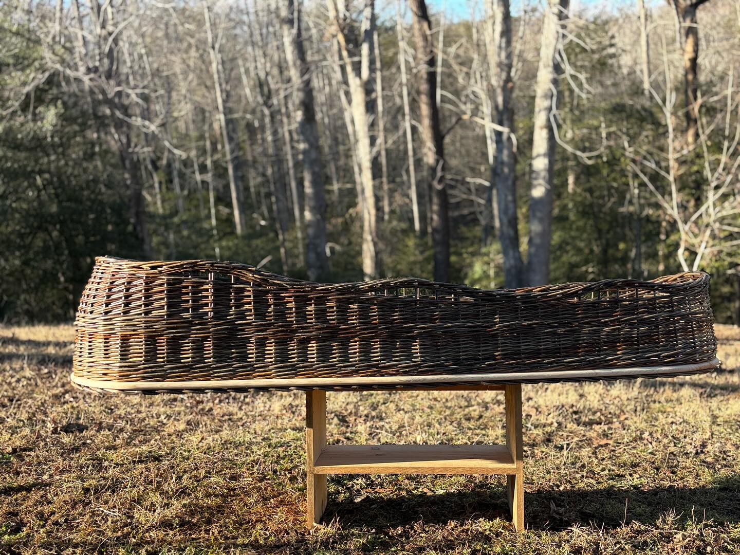 Another River Tray heading into the world , back into the earth.
#naturalburial #willowcasket #carrier #shroud #basketsthatmatter #family #winter #appalachia #appalachiangrown #wncstrong #handwoven #madewithlove