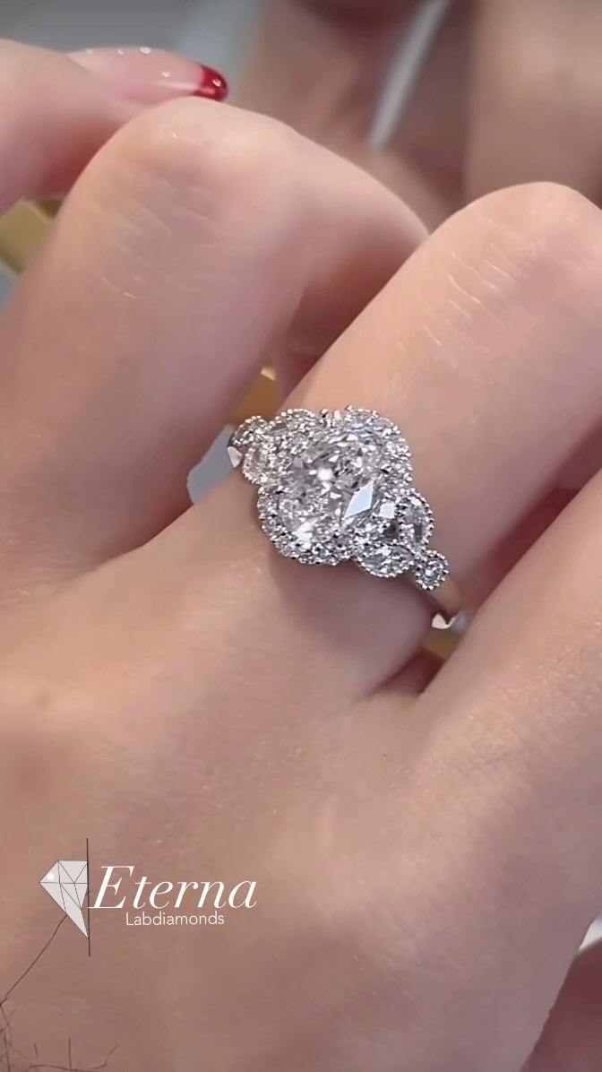 Diamante cultivado en laboratorio, Corte oval , 1.5ct ✨
#18KGold #DiamondRing #LuxuryJewelry
#ClassicElegance #timelessdesign #diamonds
#diamondrings #labdiamonds
#labgrowndiamonds #diamante
#diamantesdelaboratorio #syntheticdiamonds
#giftsforher #engagementring #weddingring
#instajewelry #regaloparaella #anillodecompromiso
#regalosdelujo #diamantedelaboratorio #Oro18K
#AnilloDeDiamante #joyeríadelujo
#diseñoatemporal #anillosdebodas #wedding #weddingrings #pinkdiamond #yellowdiamond #bluediamond