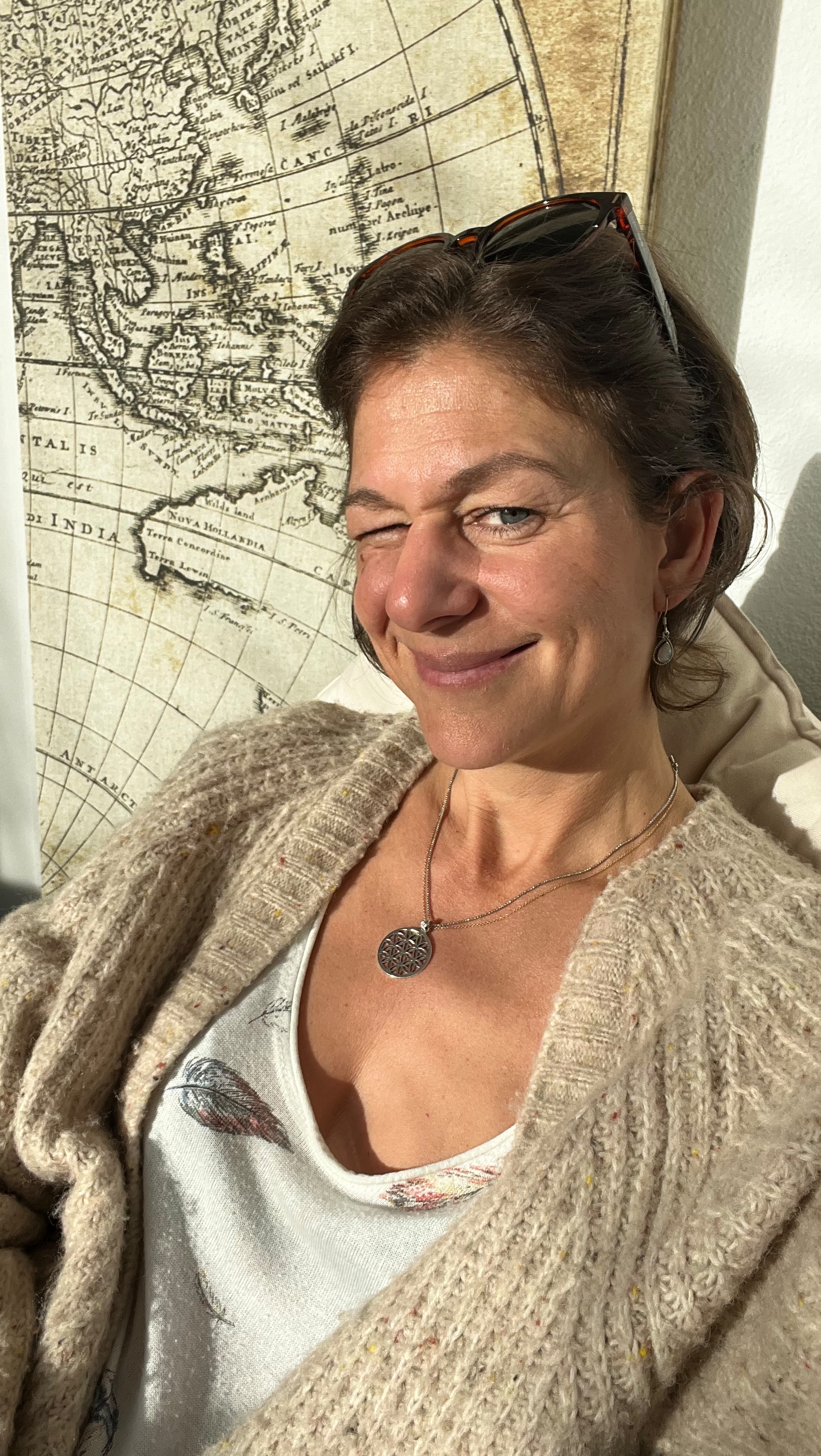 EMBODIED LANGUAGE LEARNING - As a Mindset, Physical and Mental Health & Change Trainer having a background as and integral Coach, Meditation & Yoga Teacher I have created a new FORMULA of the embodied learning language - speaking a new language, even nonverbal is the most powerfull tool we posses. What we say us what wd think and what we think is what we are. Makes sense or makes sense?🗣️
#EmbodiedLanguage #MindsetTrainer #MentalHealth #PhysicalHealth #ChangeTrainer #IntegralCoaching #EmbodiedLearning #NonverbalCommunication #PowerOfLanguage #MindBodyConnection #WhatWeThinkWeAre #SpeakYourTruth #LanguageOfChange HolisticWellbeing MindfulLiving #TransformativeLanguage #EmbodimentInAction
#LanguageIsPower #EmbodiedTransformation InnerWisdom SomaticAwareness #HealingThroughLanguage #ConsciousCommunication #WordsMatter #NonverbalWisdom EmbodiedMindset #SpeakToTransform #MindfulCommunication #RewireYourMind #EmbodiedIntelligence #LanguageOfHealing #WholeSelfIntegration #AuthenticExpression #ResilienceThroughLanguage EnergyInExpression #embodiedawareness