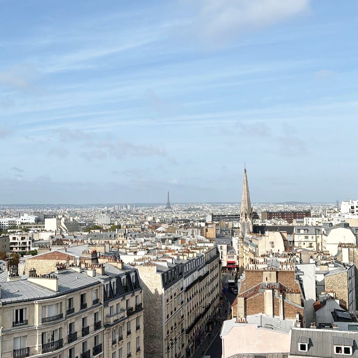 ✨ Discover this exclusive itinerary! 🌿🏰
Departure from the apartment 🏠
☕ 1. Breakfast / Coffee
📍 Café Couleur – 117 Rue Saint-Charles
👉 A cozy café with delicious pastries and a good coffee to start the day.
🏛️ 5. Arab World Museum
📍 Institut du Monde Arabe – 1 Rue des Fossés Saint-Bernard, 75005 Paris
👉 A fascinating museum that explores the culture and history of the Arab world, with a terrace offering a superb view of Paris.
🍽️ 3. Gourmet Lunch
📍 Le Café du Commerce – 51 Rue du Commerce
👉 An iconic Parisian bistro with generous French cuisine and an authentic setting.
🗼 4. Eiffel Tower & Champ de Mars
📍 Eiffel Tower & Champ de Mars – 5 Avenue Anatole France
👉 Climb the Eiffel Tower for a breathtaking view or relax in the Champ de Mars park with a takeaway coffee.
🍹 7. Dinner & End of the Day
📍 Les Ombres – 27 Quai Branly
👉 An elegant restaurant with a magical view of the Eiffel Tower, ideal for ending the day in style.
Enjoy this day between culture, gastronomy and incredible panoramas! 😊✨
#paris #arrondissement #discovery #itinerary #evengestion