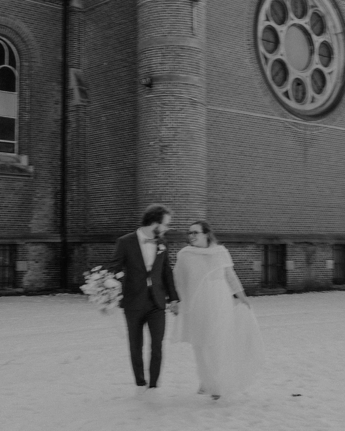 als je denkt ooit worden we moe
en zijn we vast aan iets anders toe
weet dan dat ik je zeggen zou
alles begint en stopt bij jou
2 jaar getrouwd vandaag met de liefste @dfleurackers đ€