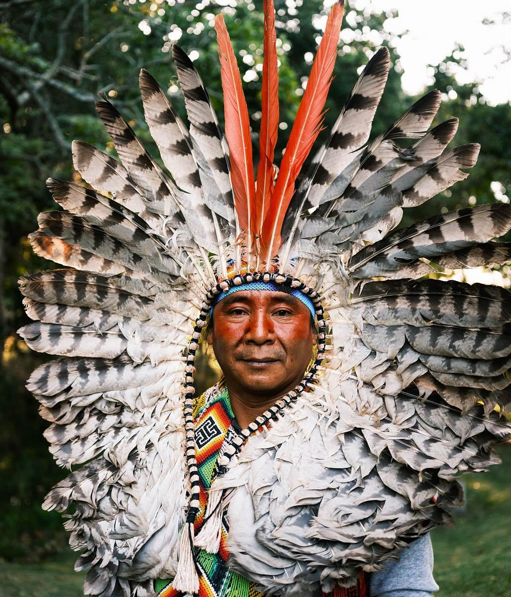 Traditional healing circle with spiritual leader & globally respected wisdom keeper Ninawa Pai da Mata from the Huni Kuin tribe, Amazon Rainforest Brazil.
Sunday 16 February
6pm-9pm
Valley Shala in Hout Bay
The circle will be limited to 40 participants.
Together with his sons Shane and Yube, Ninawa Pai da Mata carries the force and ancestral wisdom of the forest. The sacred medicines of hapé and sananga will be offered supported by deeply sacred chants and songs, opening the channels for spiritual cleansing and transformation.
(please bring yoga mat/sheepskin to sit on, toilet roll, small bucket.)
@eskawata.kayawai.africa
@ninawapaidamatahunikuin
Quicket link in bio ✨✨✨