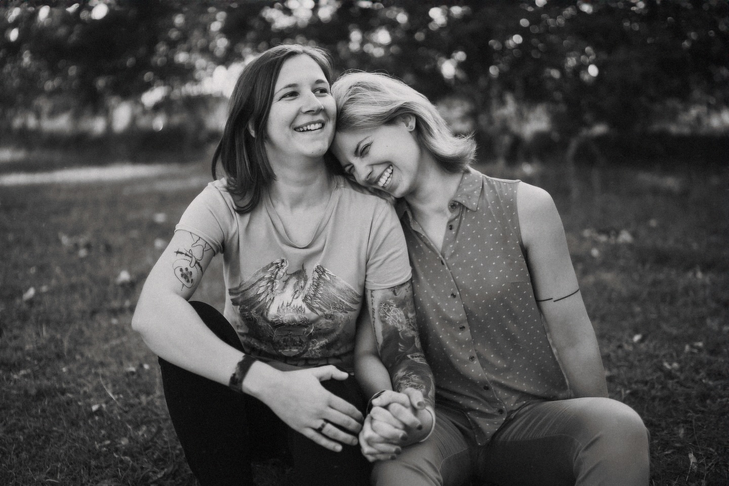 #párosfotózás #legjobbbarátnő #legjobbtestvér #couplegoals #coupleshoot #lookslikefilm #filmlook #szeretikegymást #lovestory #belovedstories #love #instagood #postthepeople #outdoor #hungarianphotographer #feeling #autumnvibes🍁 #smile #hug #lovemyjob #instahun #mik #fotoklub #igershungary #instagood #photooftheday #picoftheday #instalike #sonyalpha7iv