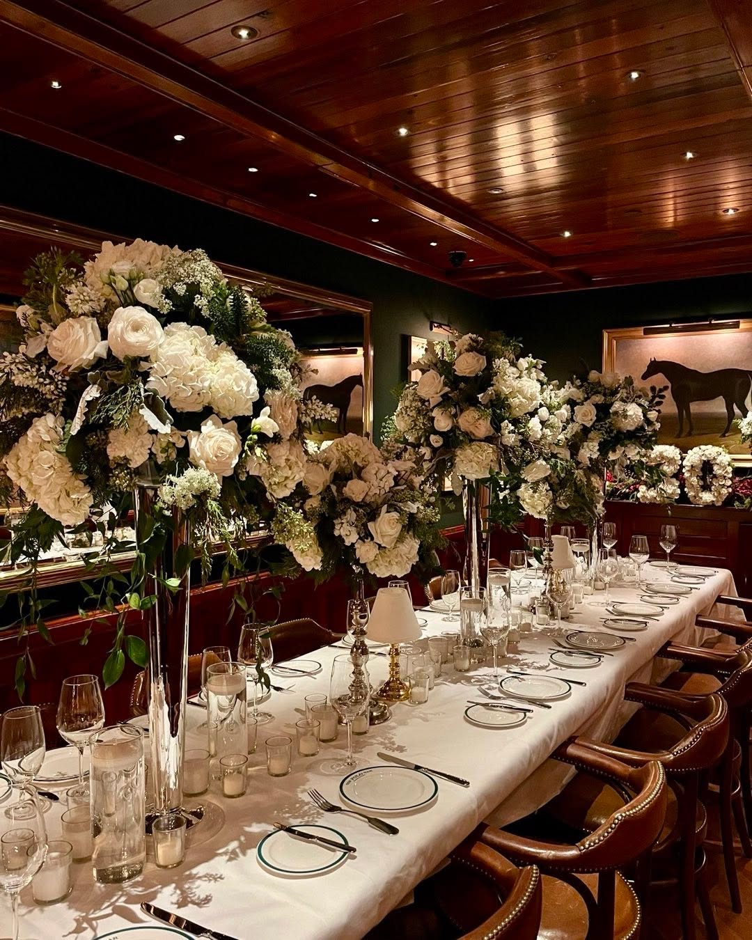 Happy birthday @ThePoloBar
.
#polobar #flowertherapy #flowerpower #fleuriste #fleurs #flowers #floraldesigner #floristry #flowerdesign #atelier #bouquet #gorgeousflowers #artisanfleuriste #frenchfloristinny #nycfloristry #subscription flowers #luxuryflowers #giftflowers #seasonalflowers