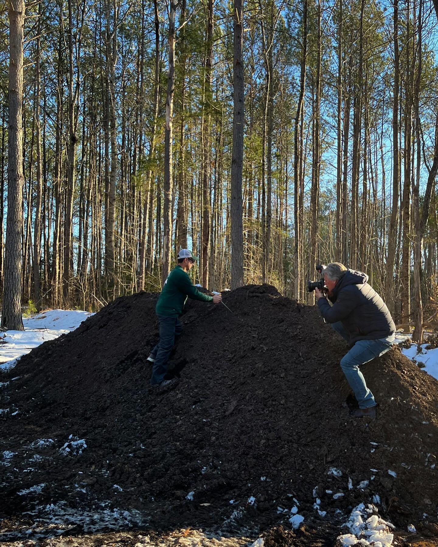 A picture is worth a thousand dirty shoes 🙌
Behind-the-scenes look at our recent photoshoot with the venerable Scott Elmquist for @styleweekly. Totally digging his commitment to the subject. Thanks for the feature!
#compost #compostpile #rvalocal