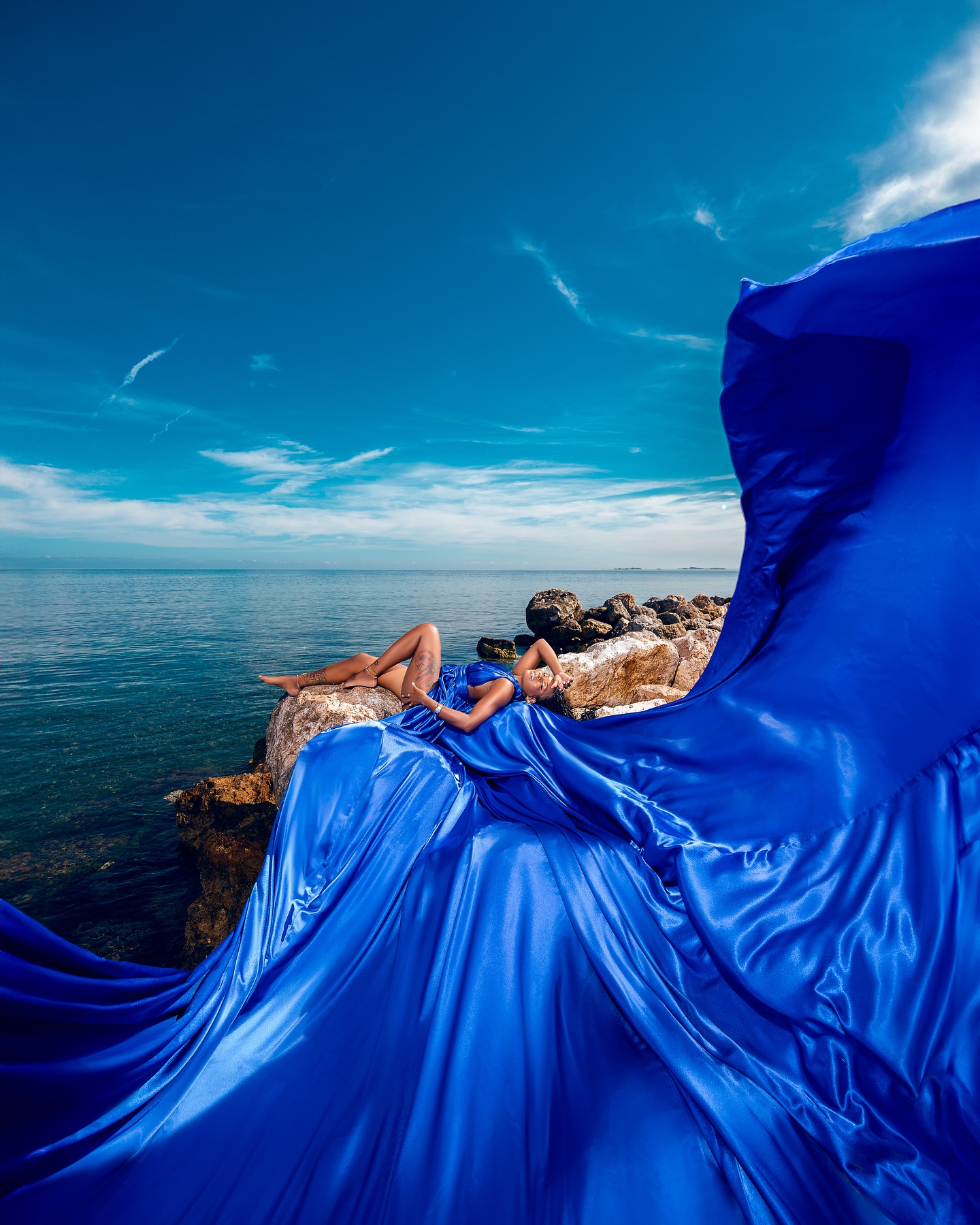 FAQ: Do you help with poses?
Of course we do! Majority of our clients are doing a photoshoot for the first time. They are sometimes nervous and not very comfortable in front of the camera but you cannot tell and thatโs because we provide great direction.
A perk of booking with us is that we provide a creative director to work alongside your talented photographer.
The pictures speak for themselves, our clients are MAGAZINE READY!
What are you waiting to book the herdressjamaica experience?
๐ธ @damorrisonphotography
#herdressjamaica #jamaicaflyingdress #flyingdressjamaica #montegobayphotographer #montegobay #montegobaymakeupartist