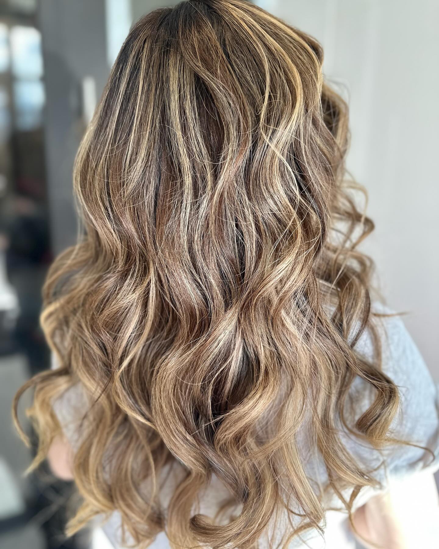 ✨ A little hair magic from yesterday! ✨
With my new O&M (Original & Mineral) color line, I created the perfect blend of highlights, lowlights, and a smudge root for a soft, natural vibe. Then, I added 1 row of 18-inch hand-tied extensions for that extra bit of volume and thickness—because who doesn’t love a little extra? 💁♀️
The result? Pure enchantment. 🪄 Thick, dimensional, and oh-so-effortless.
Who’s ready for their own hair spell? Let’s make some magic together. 🖤
@originalmineral
#HairAlchemy #OMMagic #HandTiedExtensions #EnchantmentHaircraft” #originalandmineral #o&m #raleigh #raleighnc #raleighhair #raleighhairstylist #raleighhaircolorist #raleighextensions