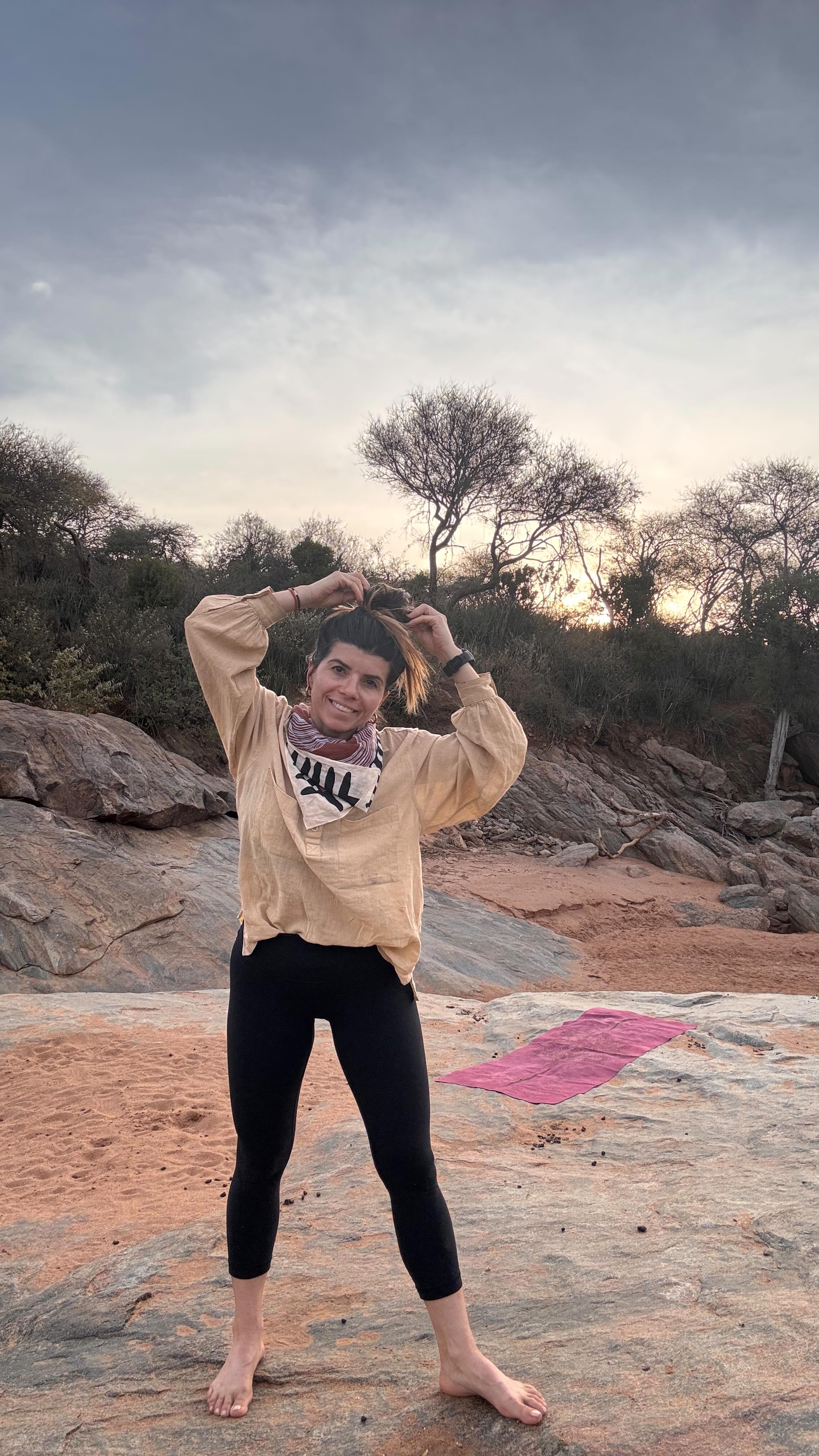 Every great morning should start with an epic sunrise from a camp bed, an Italian coffee and yoga with your bestie on a rock in a dried up river bed ⚡️🔥⛺️☕️🧘🏻♀️🧘🏼♀️
(Can you see the moon? 🌕)
#Mouseinthewild #olmalonomad #thewildreset #moveshiftfeel #wellbeingcoach #kidogoyokitchen #ridingkenya #safari #ridingsafari #olmalo #rafiki