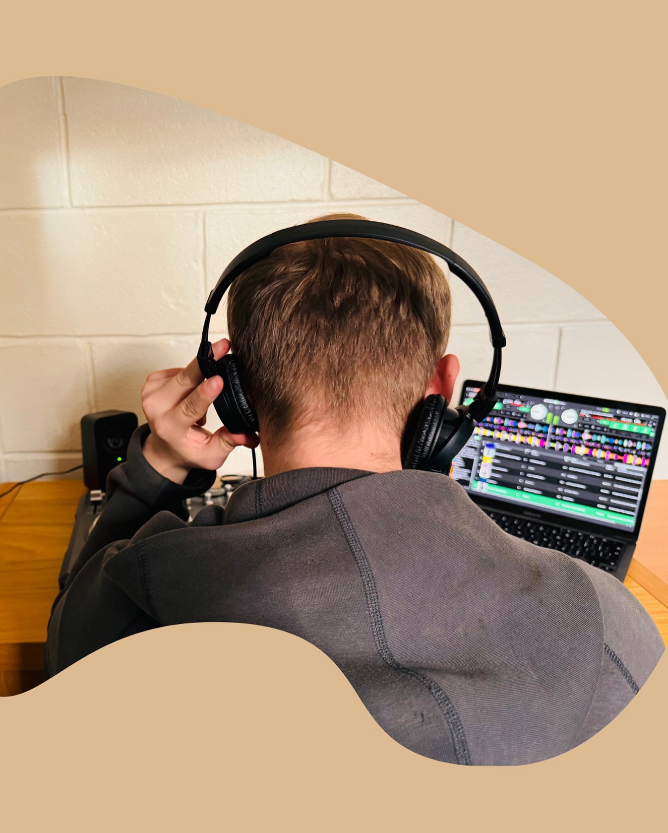 Daily DJ sesh at MADpro
.
.
.
#alternativeProvision #Sheffield #Madpro