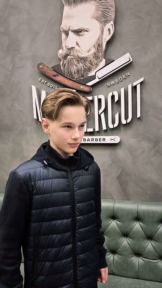 En barberare gör mer än att klippa hår – han skapar stil och självkänsla
#södermalm #barber #frisör #barberare #mastercutsweden