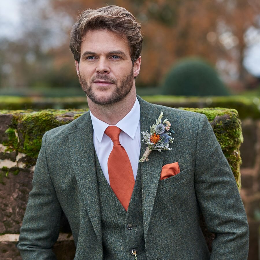 I S G R E E N Y O U R C O L O U R ?
•
Stand out from the crowd with a GREEN wedding suit. Well Suited has the largest selection of exquisite tweed suits to hire. Our Appleton is the perfect look for a 2025 wedding.
•
Available to hire in both men’s and boys sizes. To hire and to buy.
•
#2025weddingtrends #2025weddings #suithire #weddingsuits #groom #groomssuit #bride #style #tailoring #kentwedding #essexwedding #londonwedding #surreywedding #menwithclass #suitsupply #wellsuited #formalwear #hirewear #suithirekent #suithirelondon #greensuit #weddingsuit #suithirecanterbury