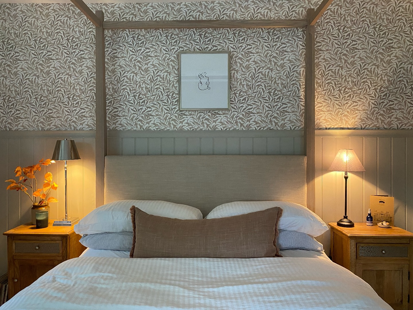 Your bedroom is your space, somewhere for you to relax and the end of a busy day… to retreat from the rest of the house, or the family- so why compromise on the design of it?
Here at Natalie Louise Interiors our ethos is to create space that is a reflection of you and how you live.
Are you looking at redesigning your bedroom? Pop us a message and we can help you to design that room that you’ve always wanted ✨
📞 07590190016
📧 natalielouiseinteriors@gmail.com
🖥️ www.natalielouiseinteriors.com
#interiordesign #interiors #bedroomdesign #bedroomstyling #newbedroom #styling #surreyinteriordesigner #londoninteriors #designthatfeelslikehome #homedecor #homerenovation #loftconversion